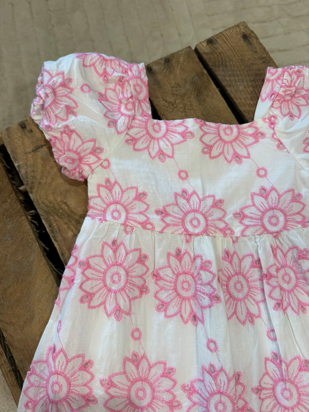 Robe blanche broderie fleurs roses Primark 9-12 mois ♻️