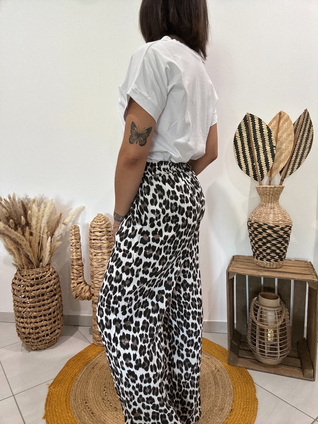T-shirt blanc avec poche imprimé léopard 🐆