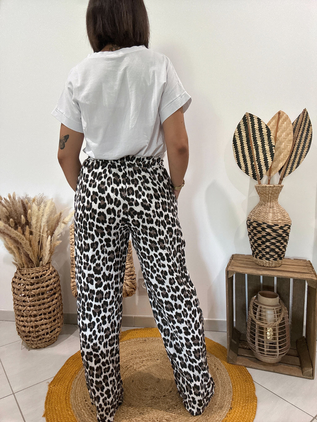 T-shirt blanc avec poche imprimé léopard 🐆