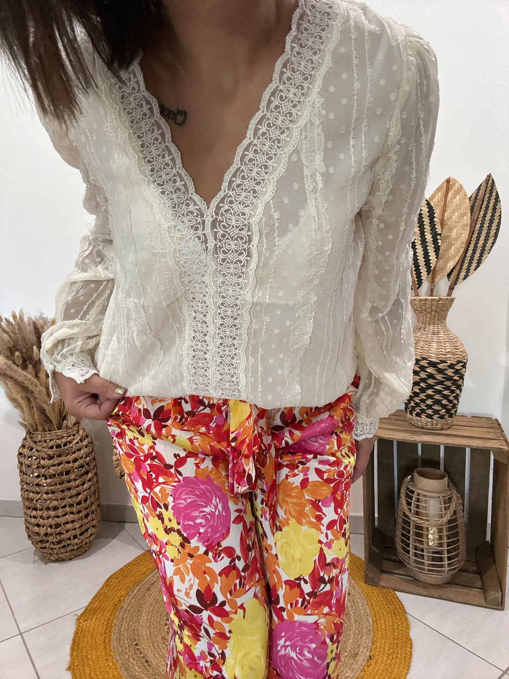 Blouse avec détail dentelle et transparence écru