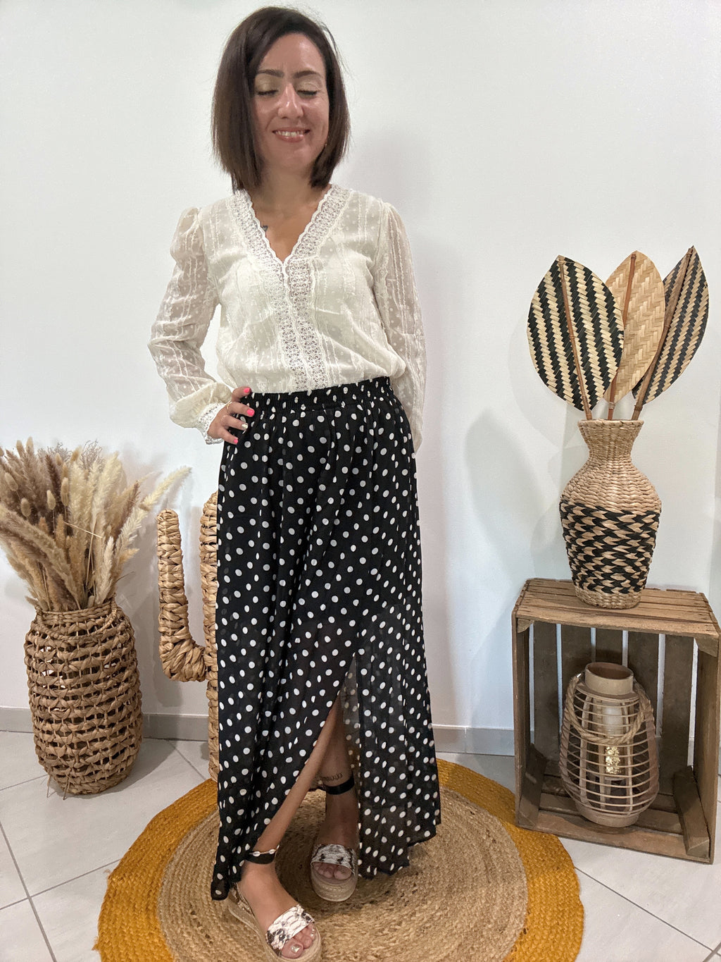 Jupe longue noire à pois blanc fente côté