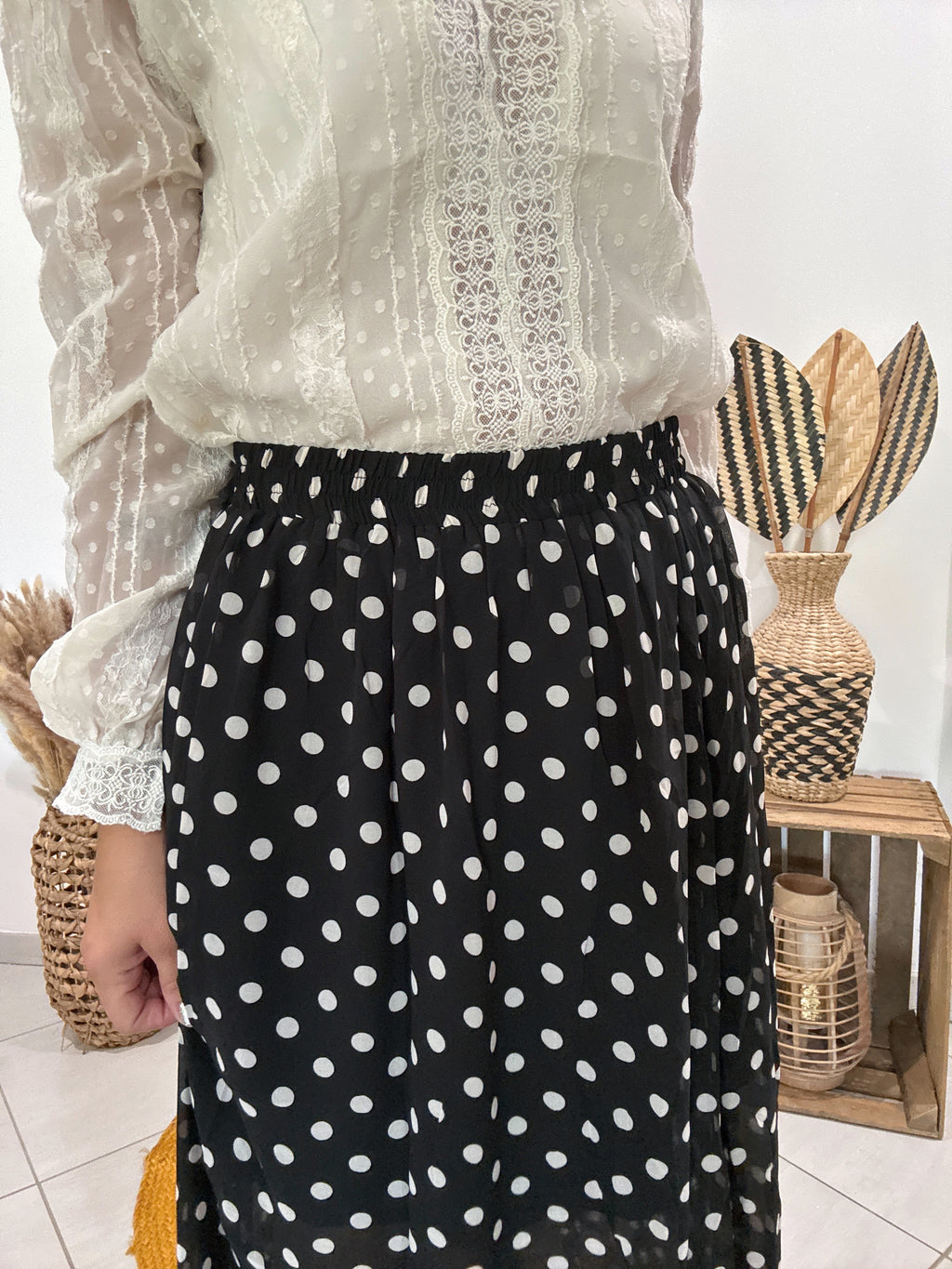 Jupe longue noire à pois blanc fente côté