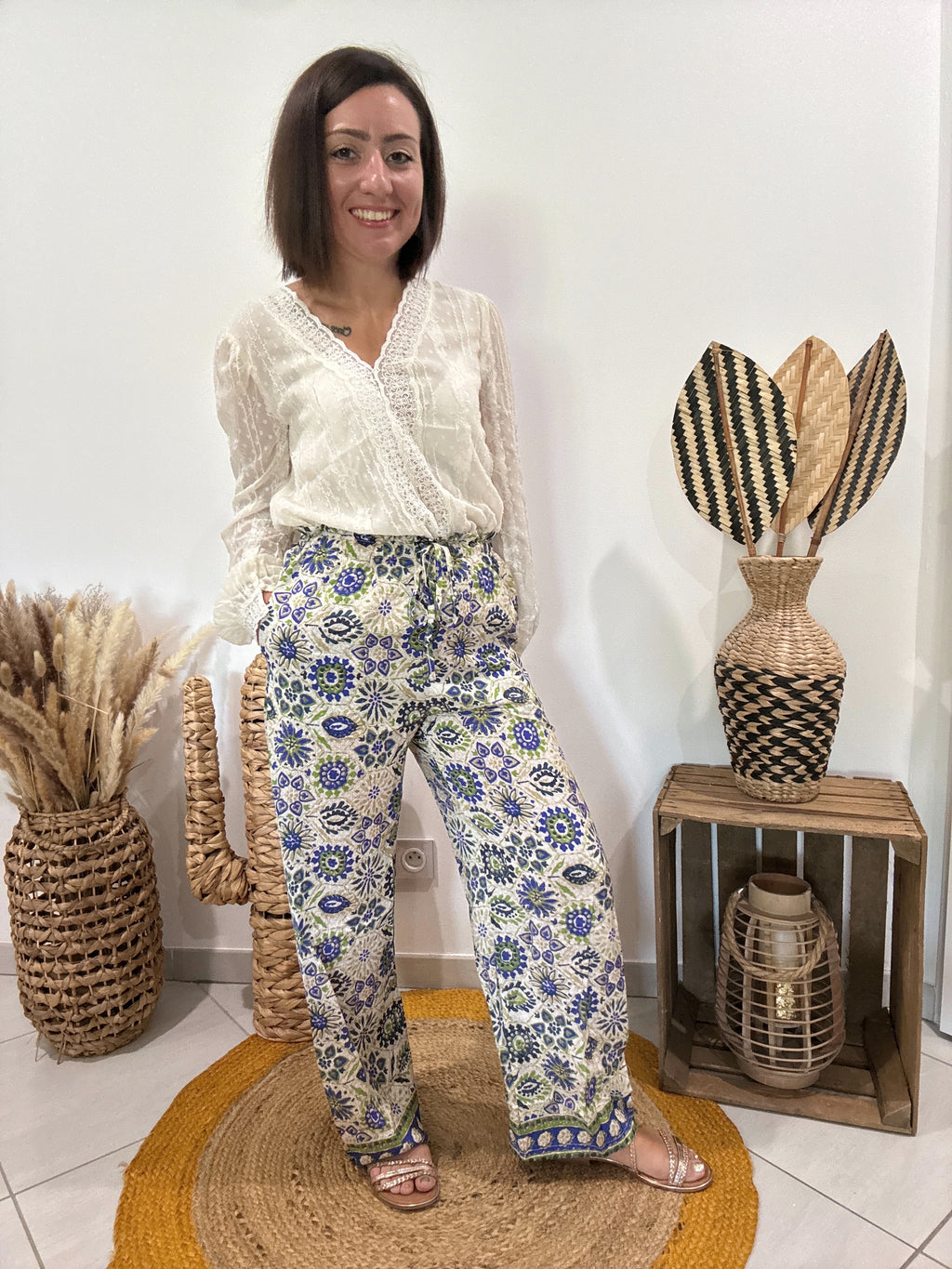 Pantalon fluide imprimé bleu, vert et beige