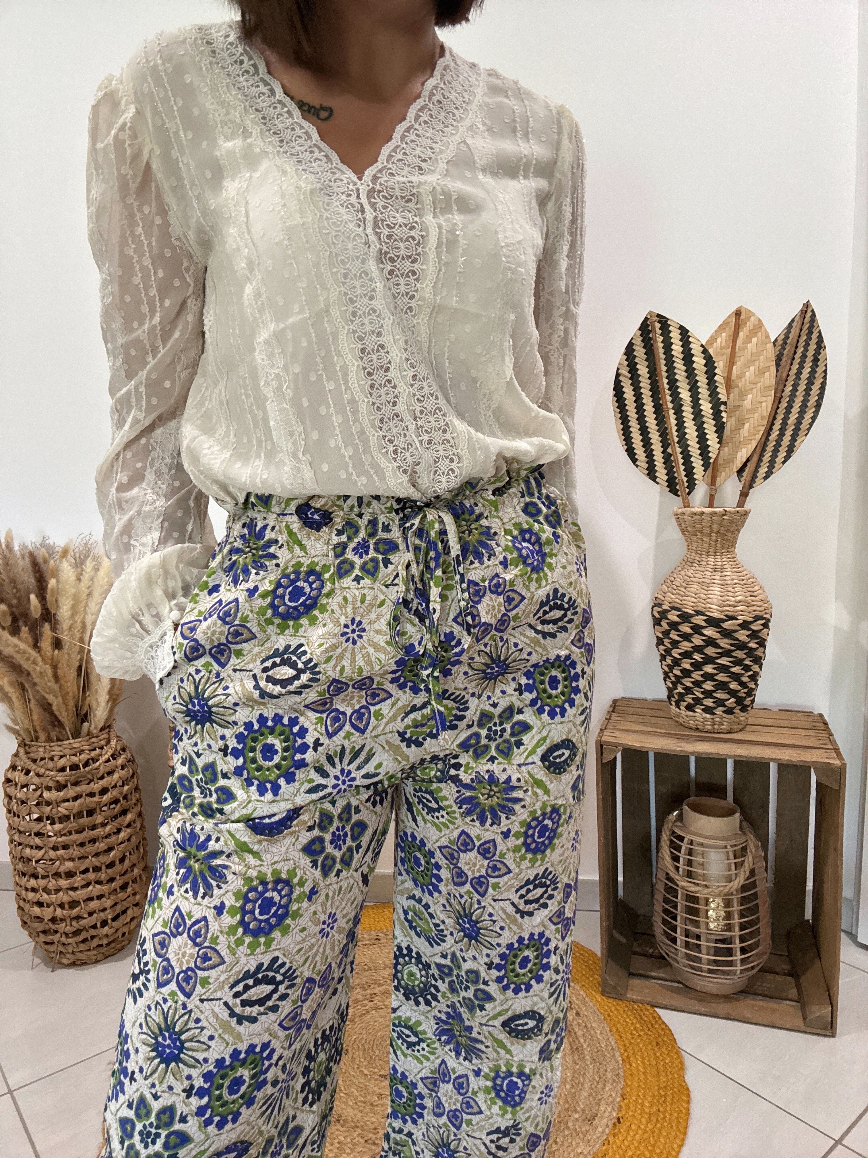 Pantalon fluide imprimé bleu, vert et beige