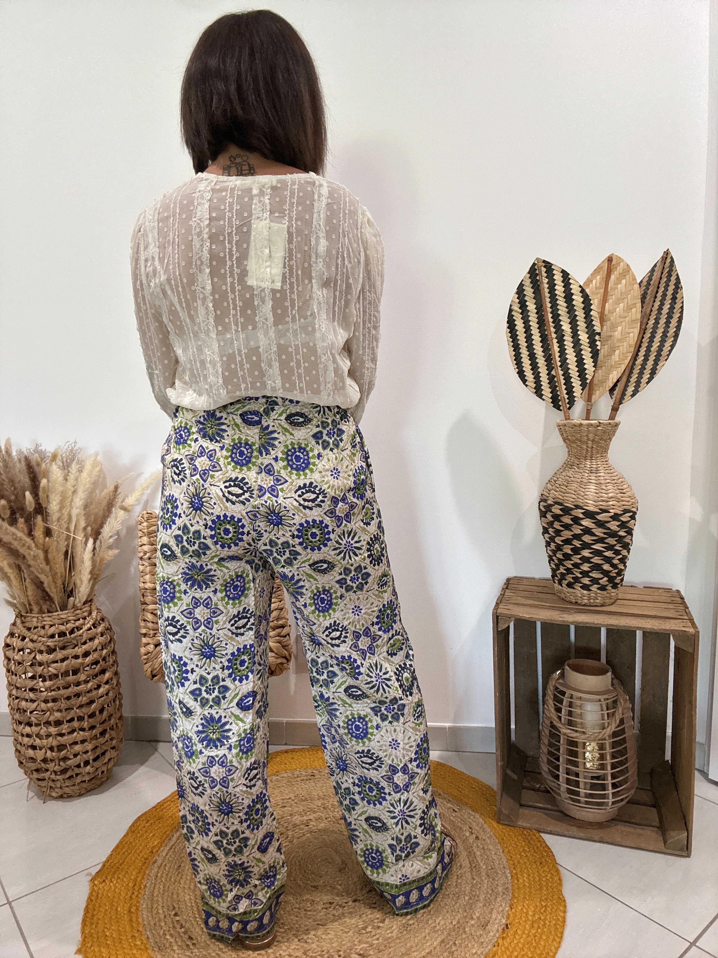Pantalon fluide imprimé bleu, vert et beige