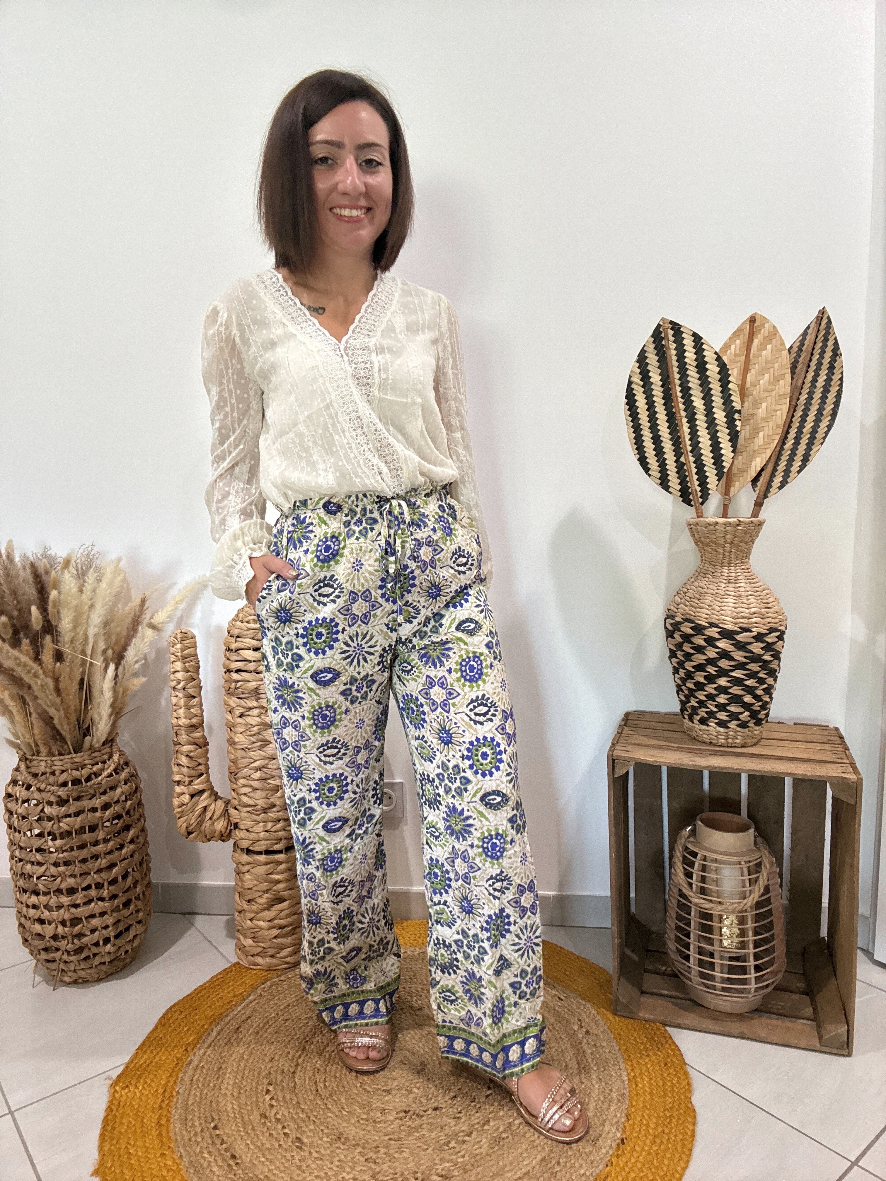 Pantalon fluide imprimé bleu, vert et beige