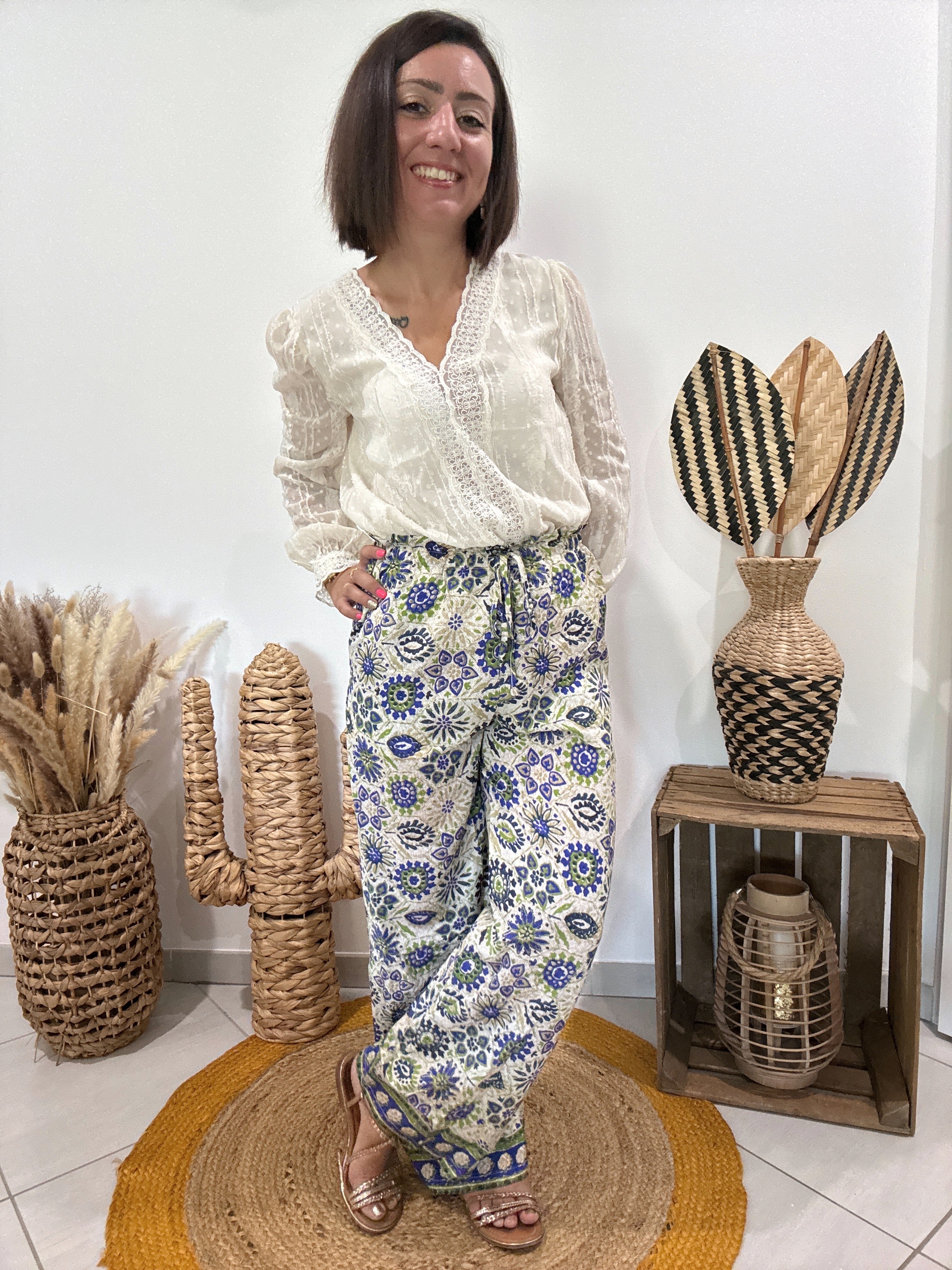 Pantalon fluide imprimé bleu, vert et beige
