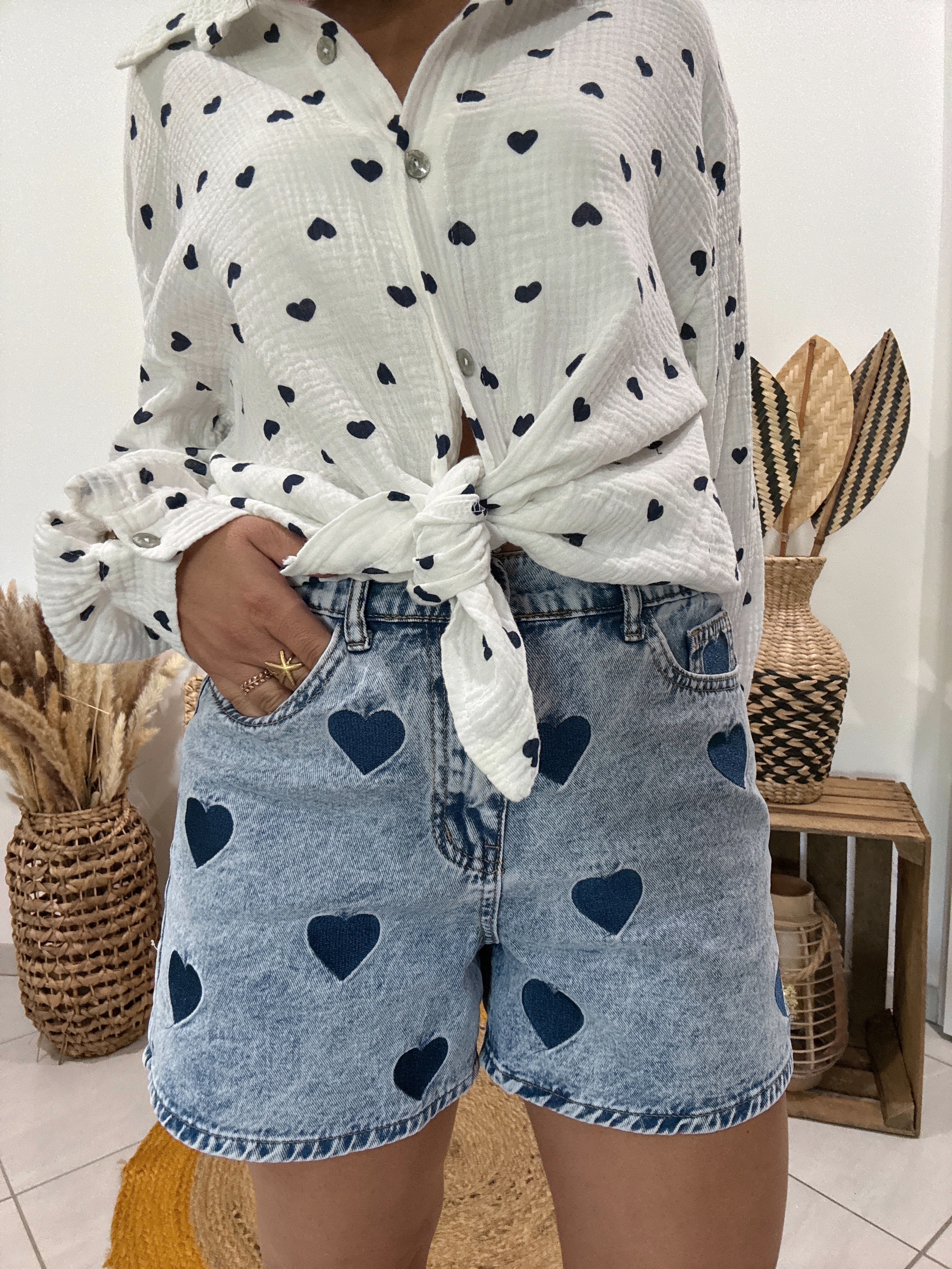 Short en jeans bleu imprimé coeurs - S ♻️