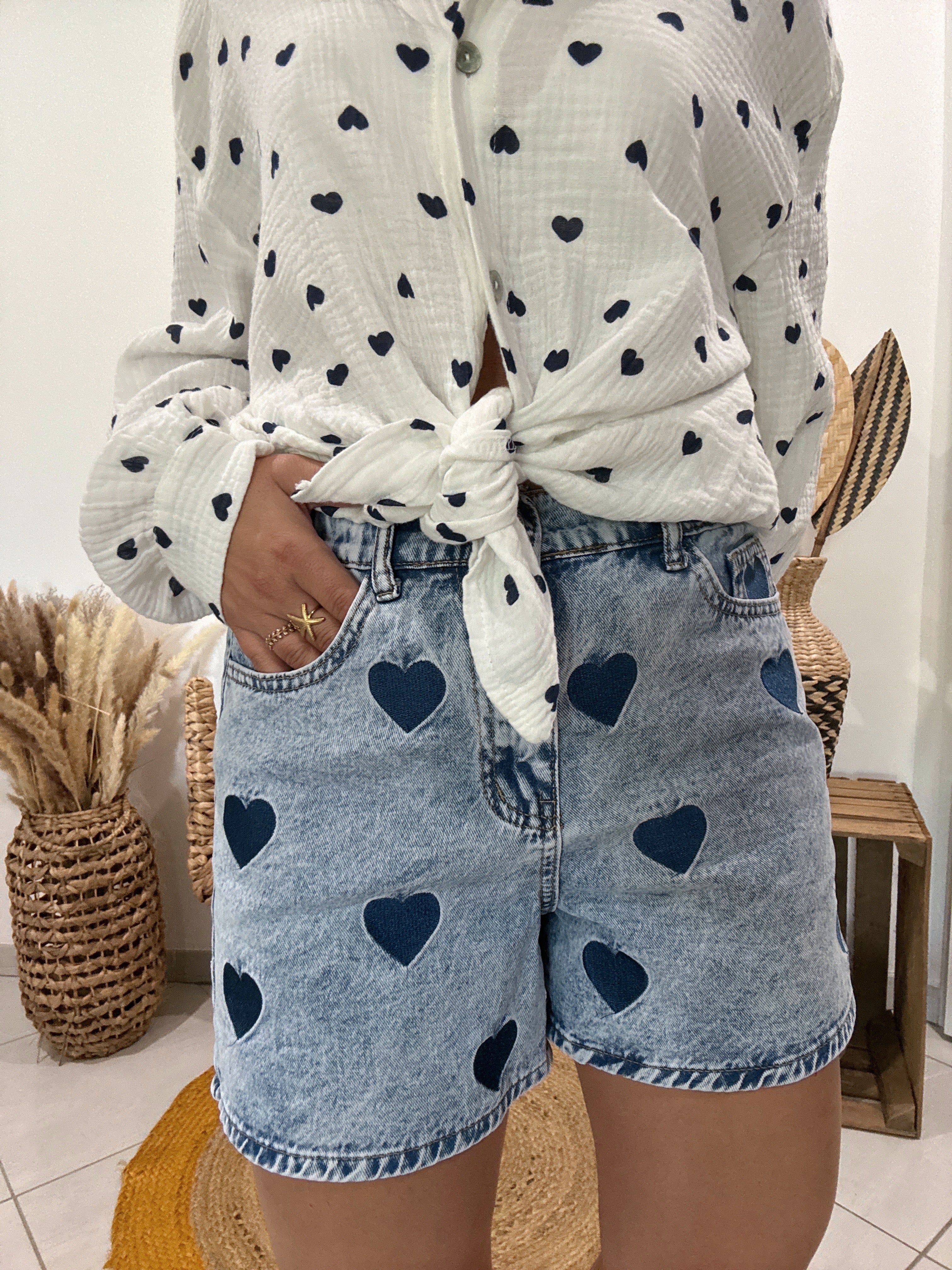 Short en jeans bleu imprimé coeurs - S ♻️
