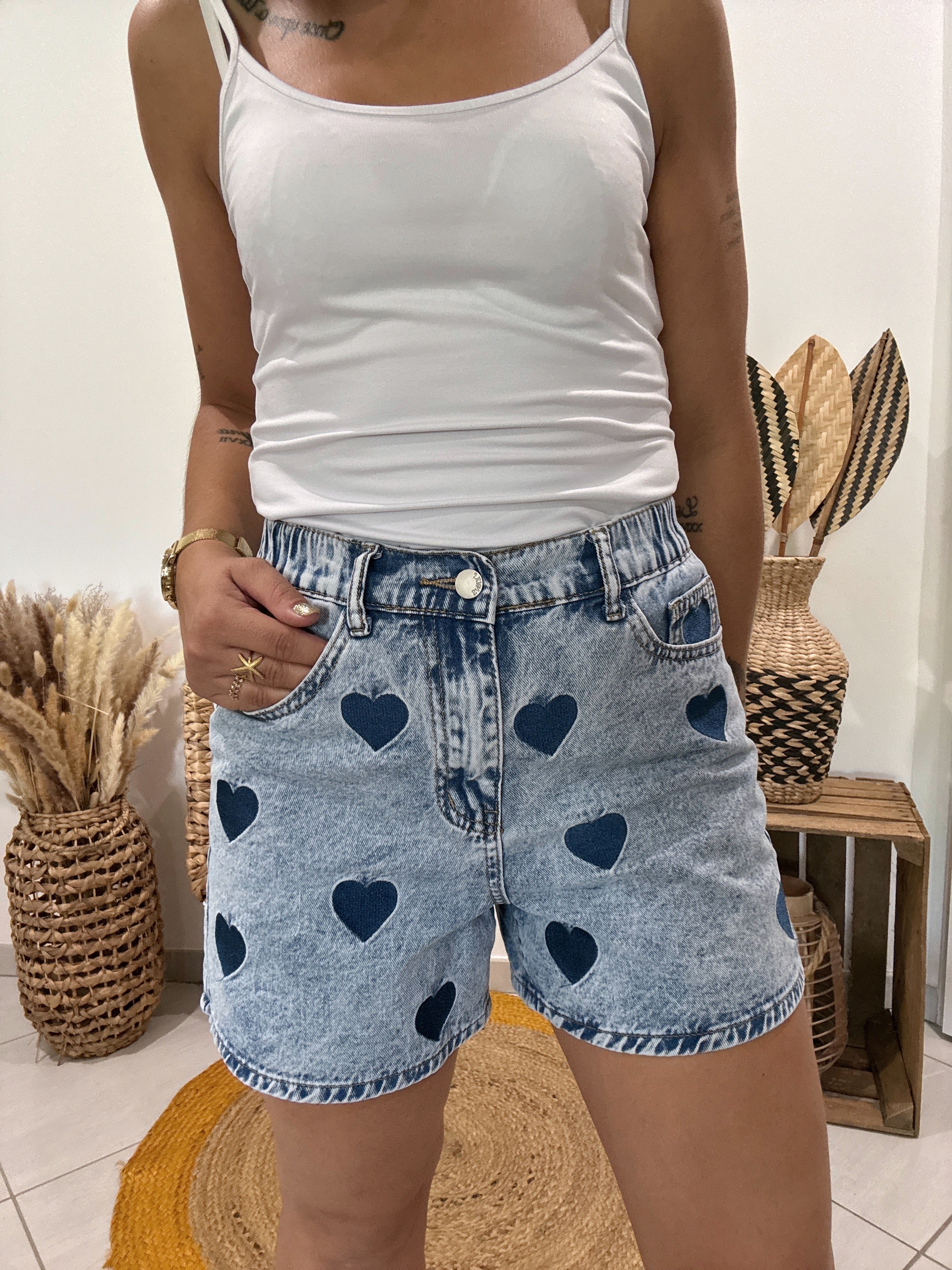 Short en jeans bleu imprimé coeurs - S ♻️