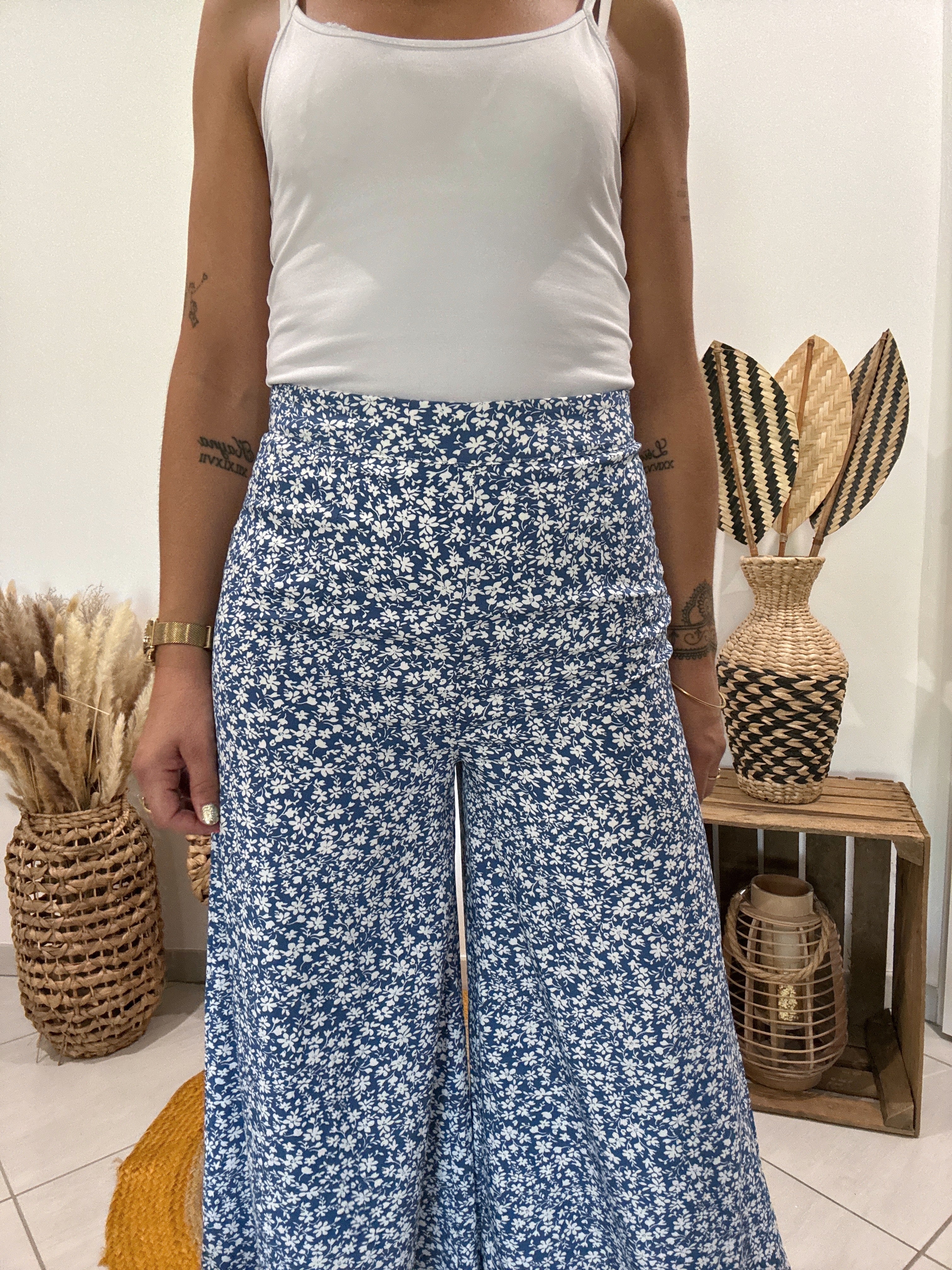 Pantalon jambière large bleu imprimé fleurs blanches - 36 ♻️