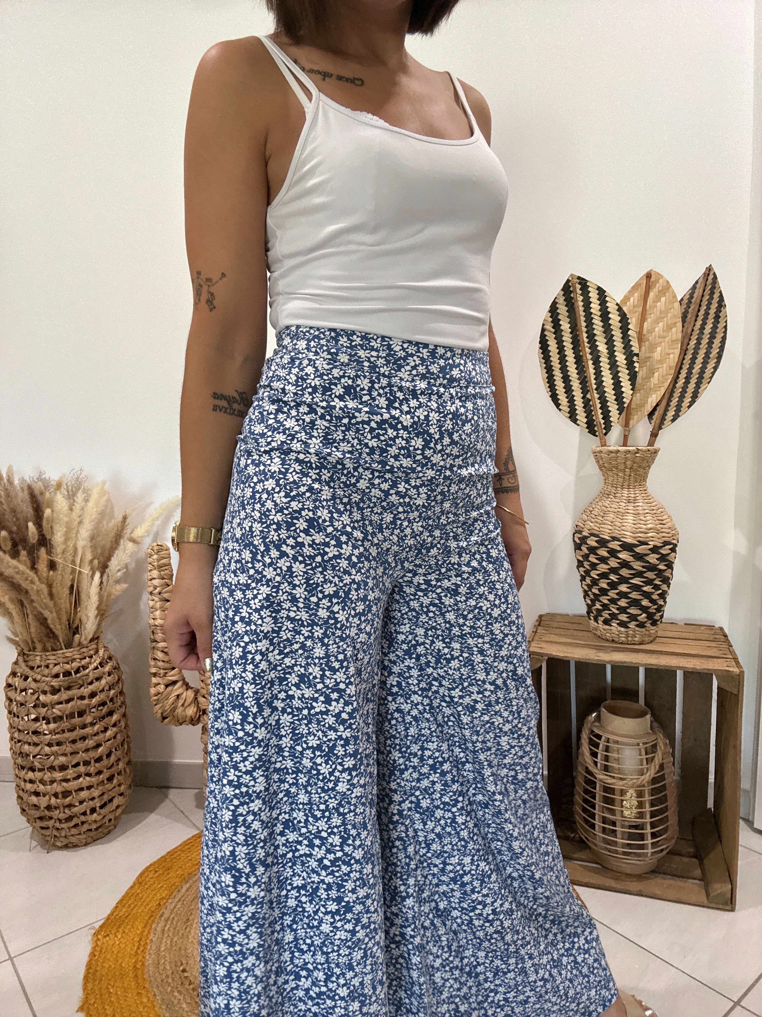 Pantalon jambière large bleu imprimé fleurs blanches - 36 ♻️