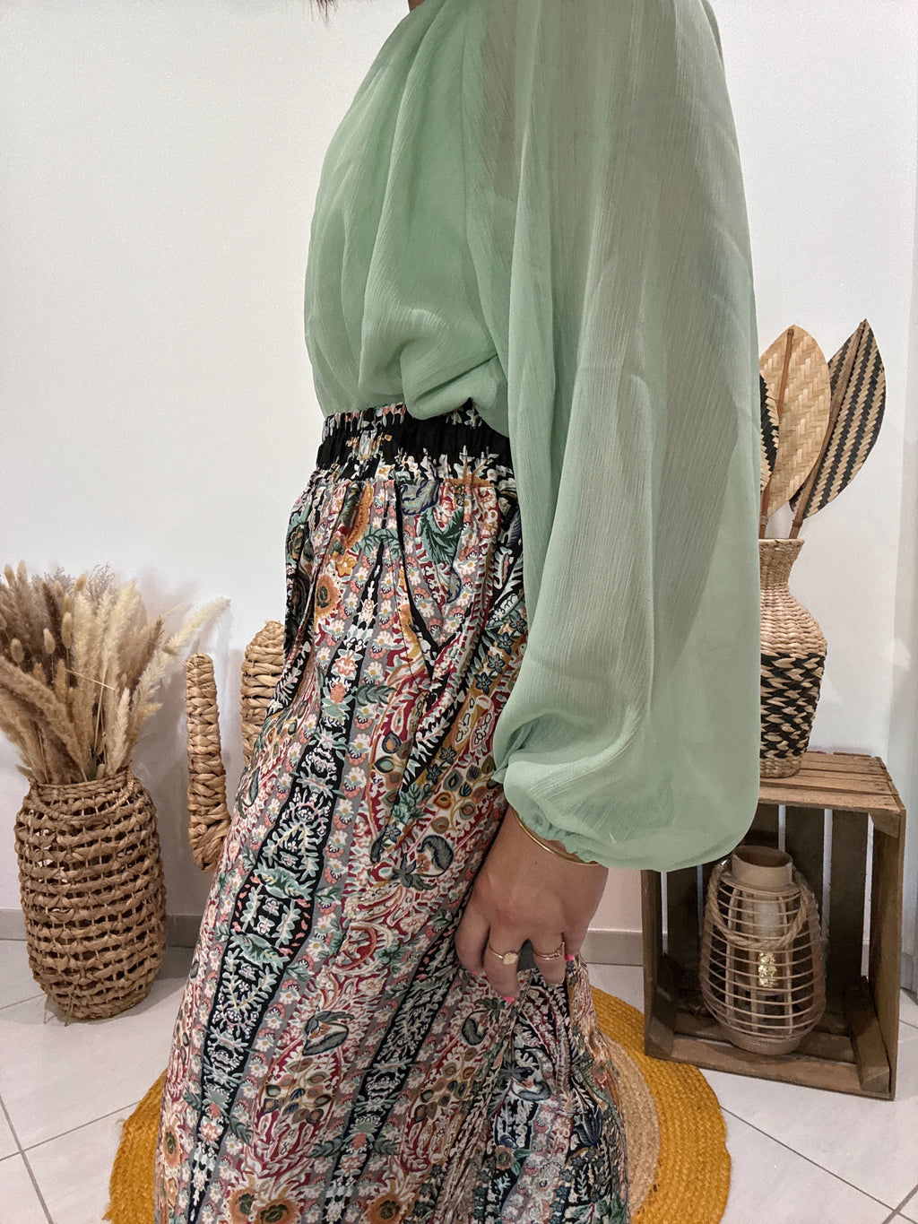 Blouse avec transparence et col bijoux vert