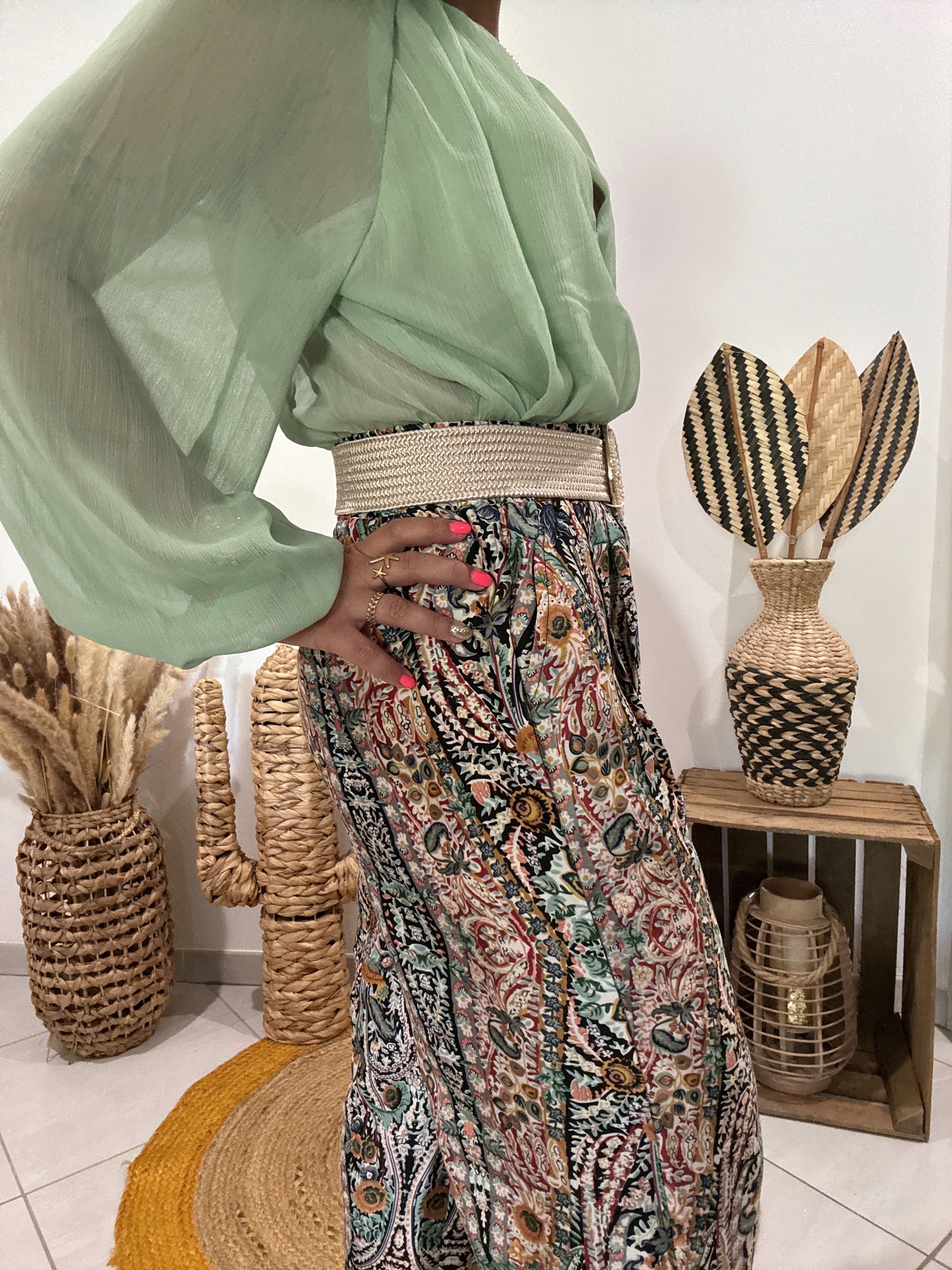 Blouse avec transparence et col bijoux vert