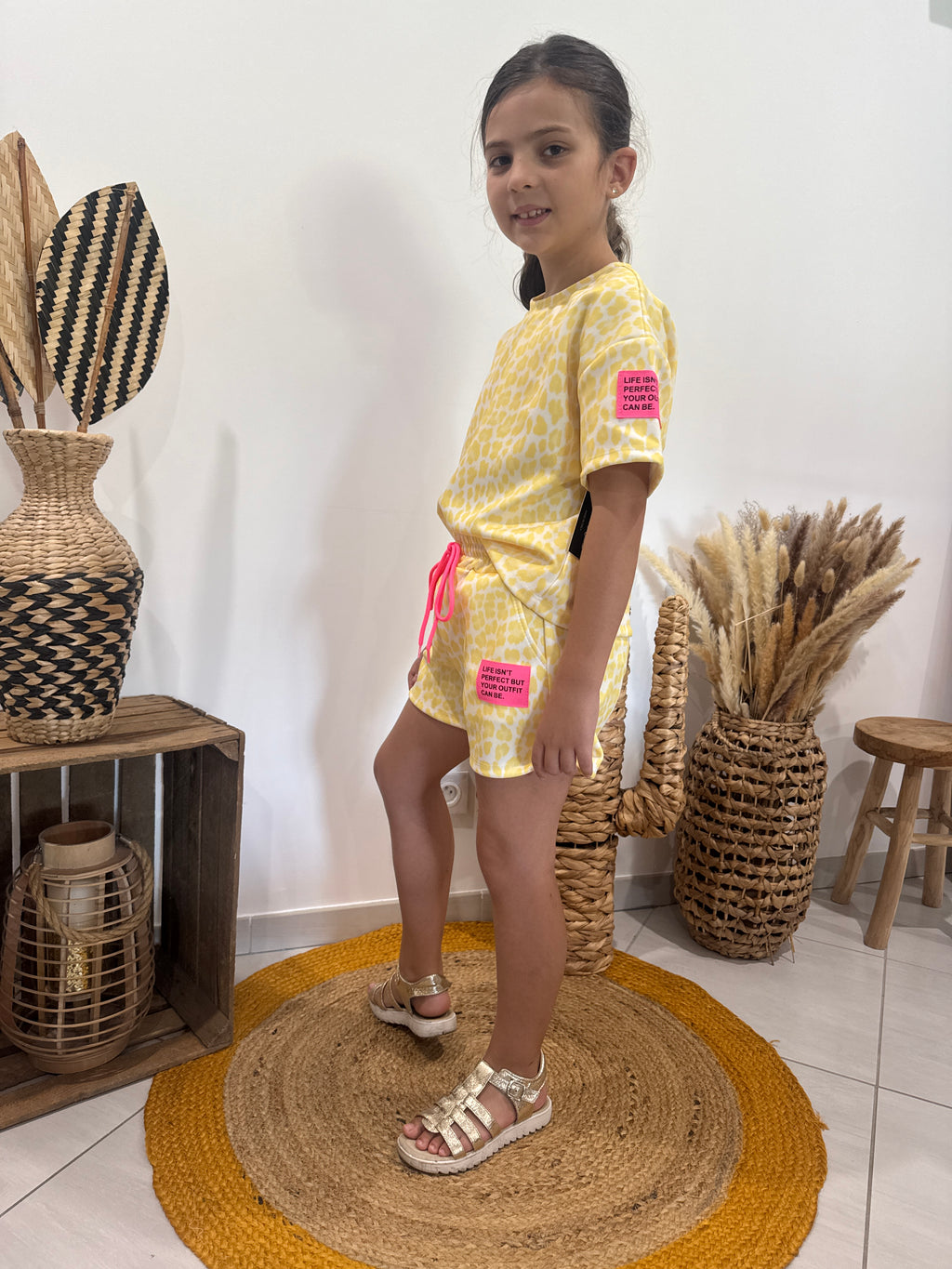 Ensemble t-shirt et short imprimé léopard jaune