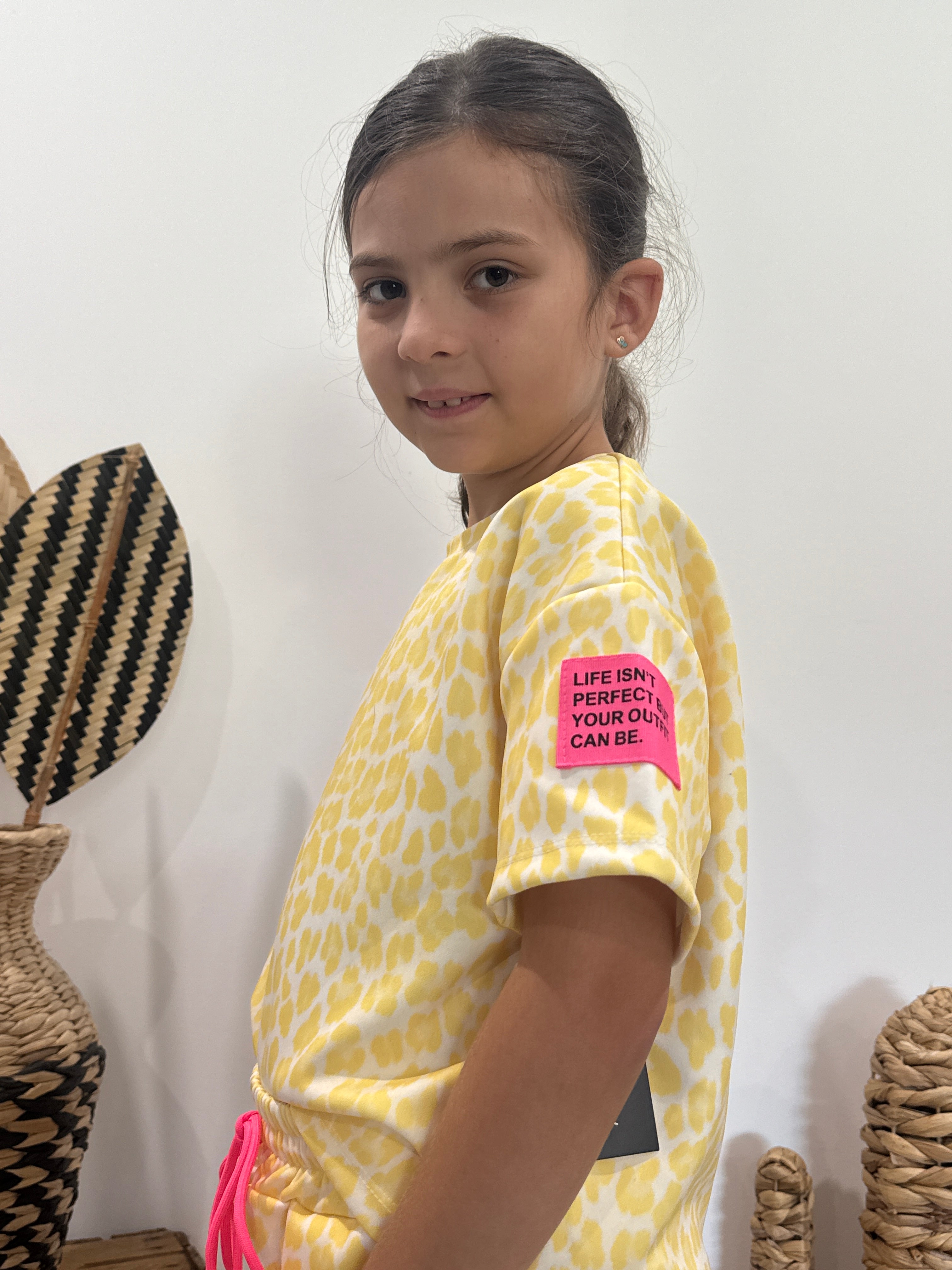Ensemble t-shirt et short imprimé léopard jaune