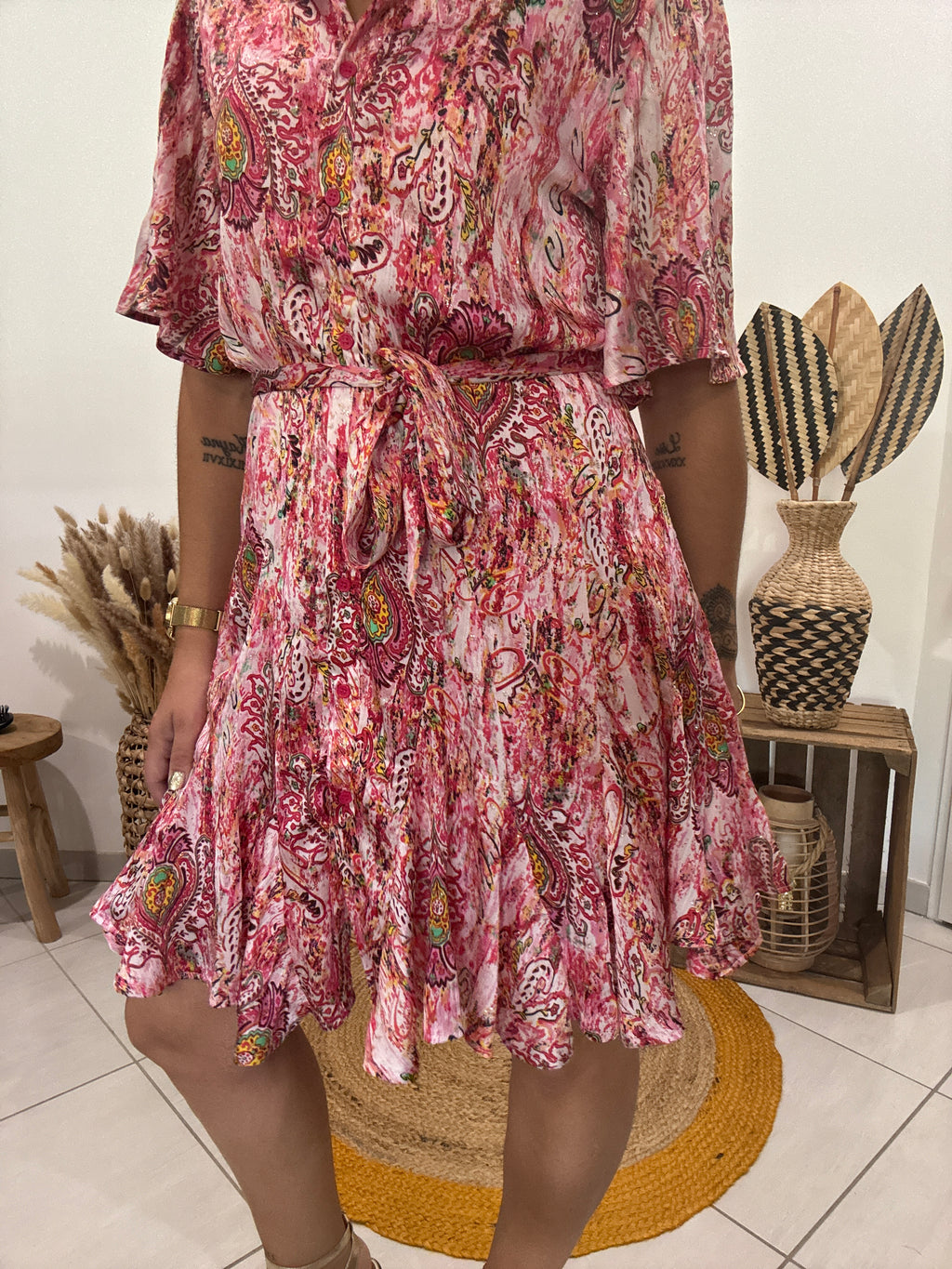 Robe légère et fluide paillettes dorées fuchsia