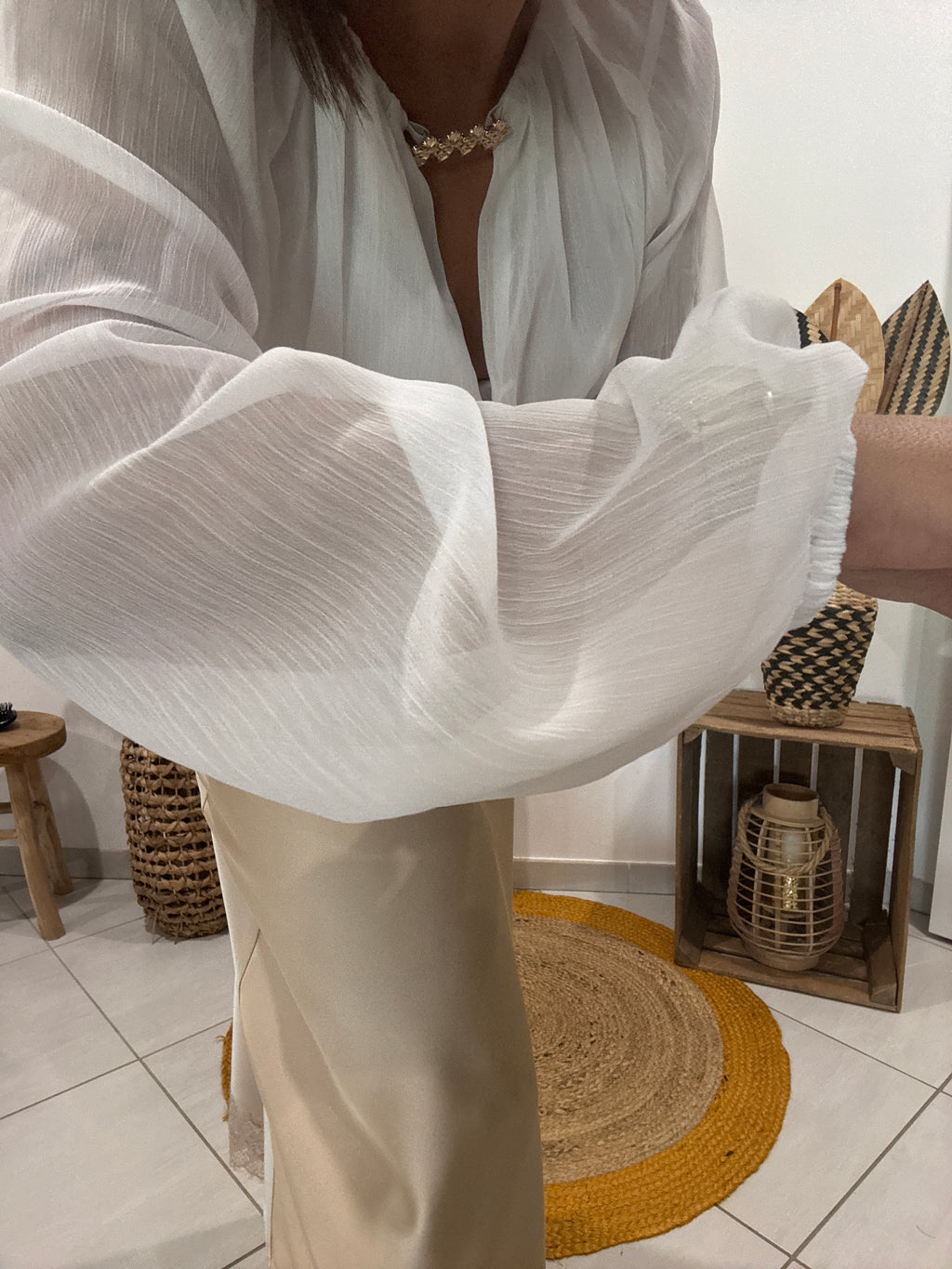 Blouse avec transparence et col bijoux blanc