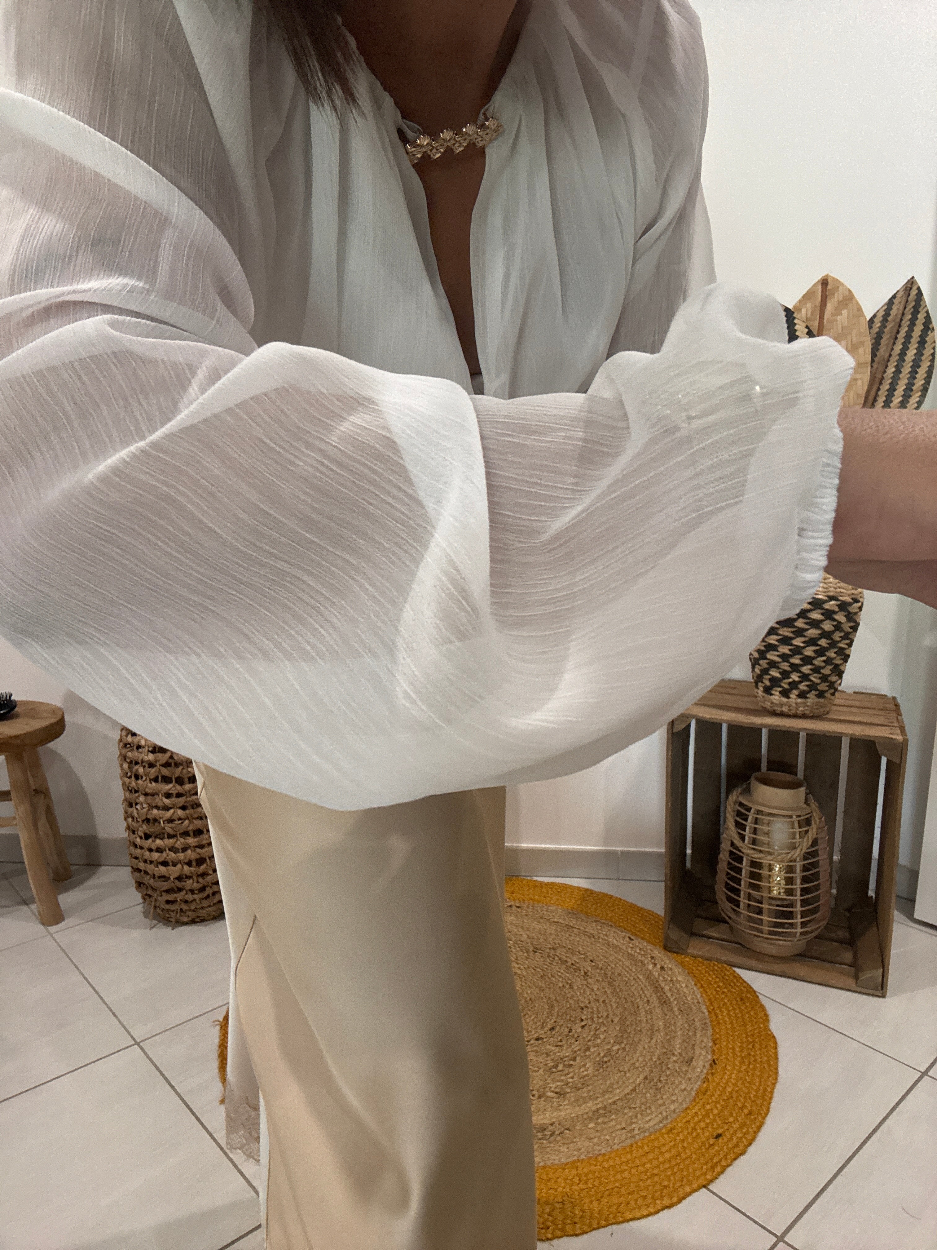 Blouse avec transparence et col bijoux blanc