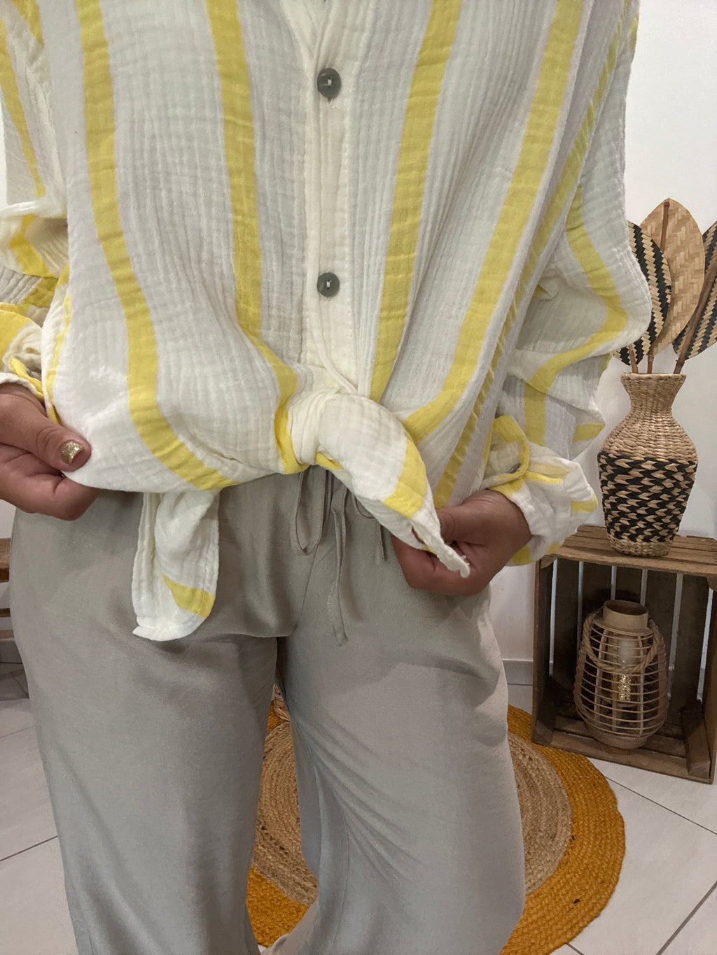 Chemise blanche en gaz de coton rayures jaunes