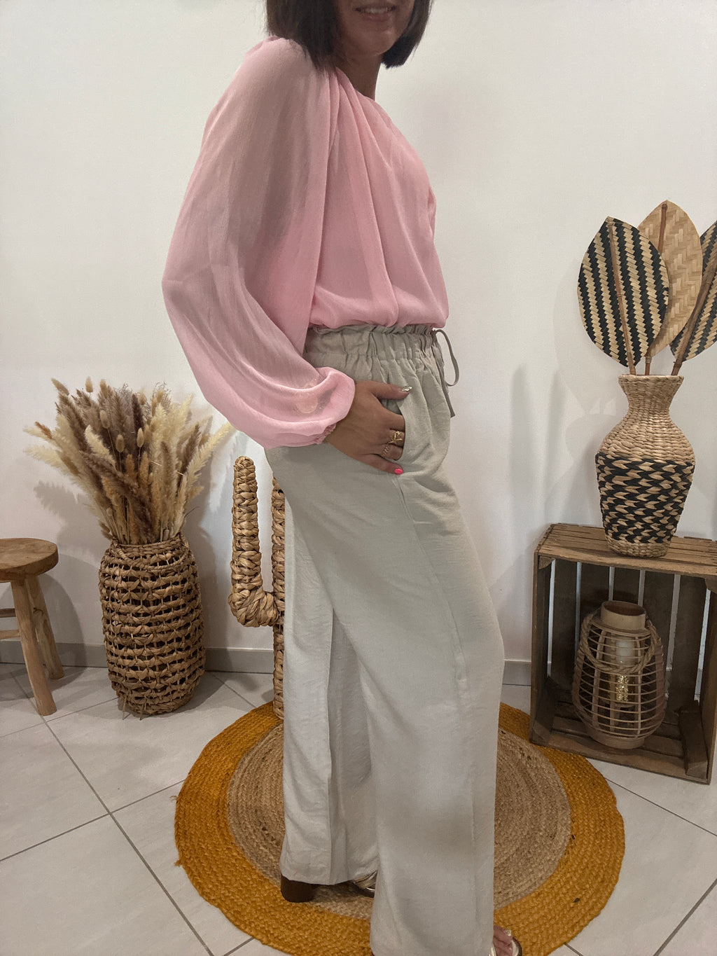 Blouse avec transparence et col bijoux rose