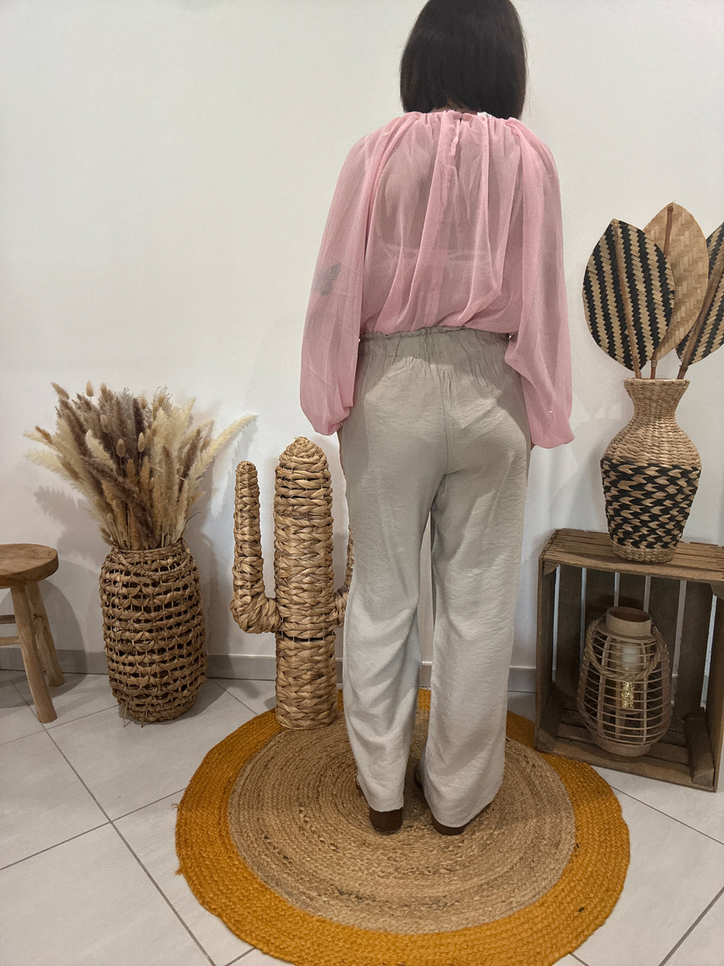 Blouse avec transparence et col bijoux rose