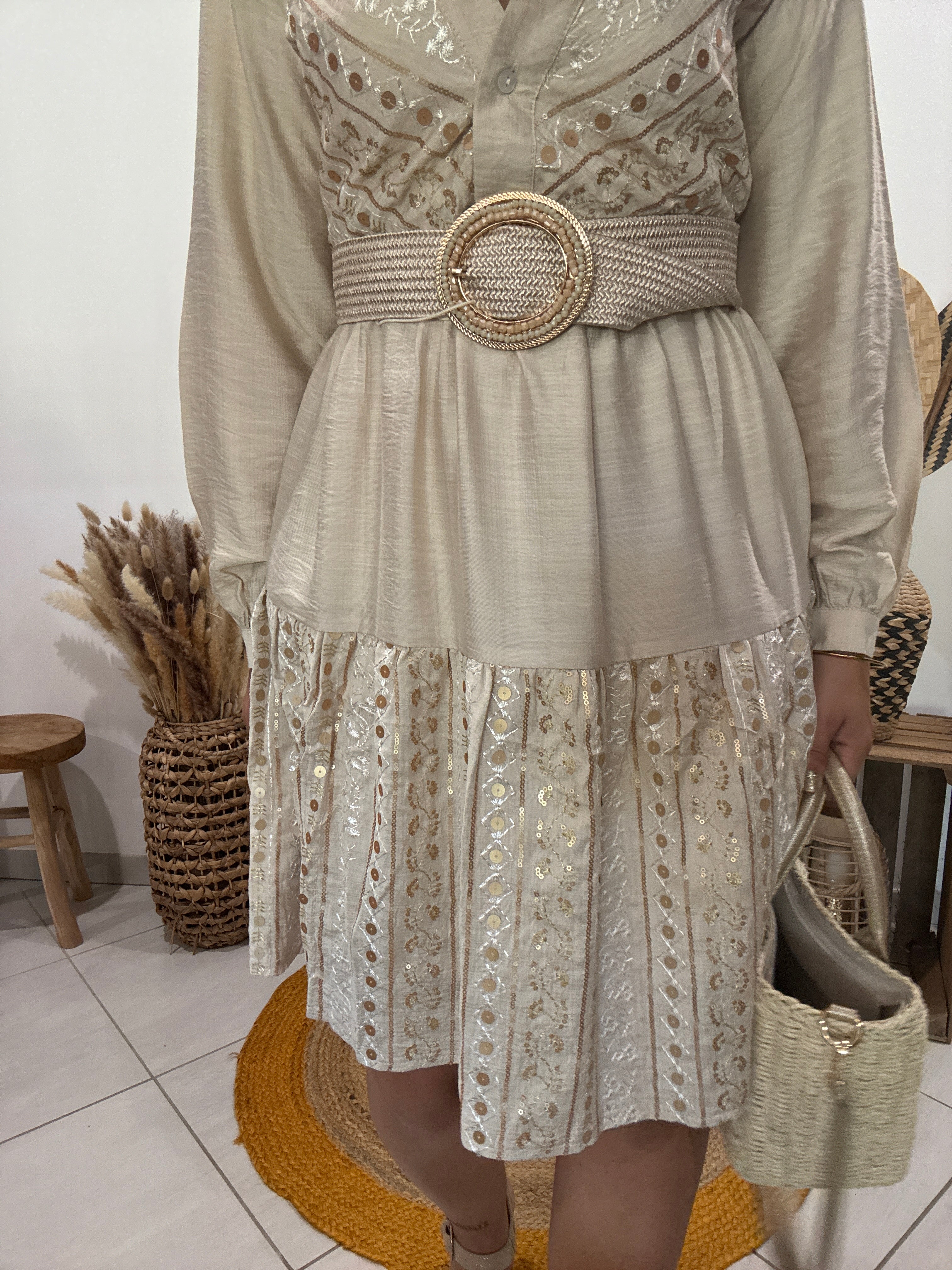 Robe courte fluide à broderies beige