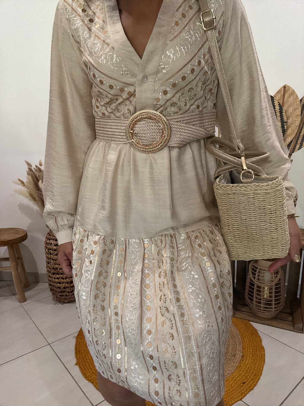 Robe courte fluide à broderies beige