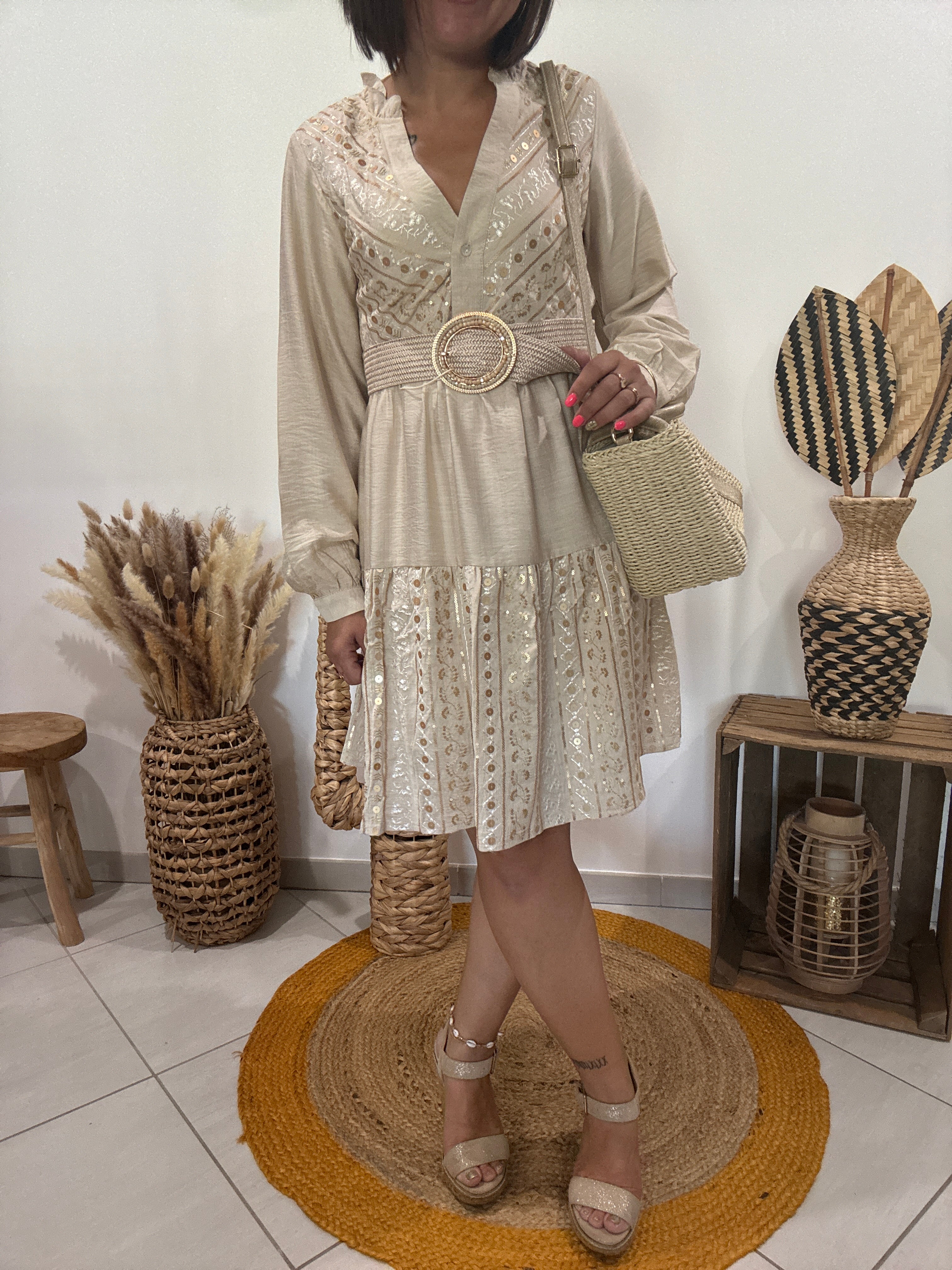 Robe courte fluide à broderies beige