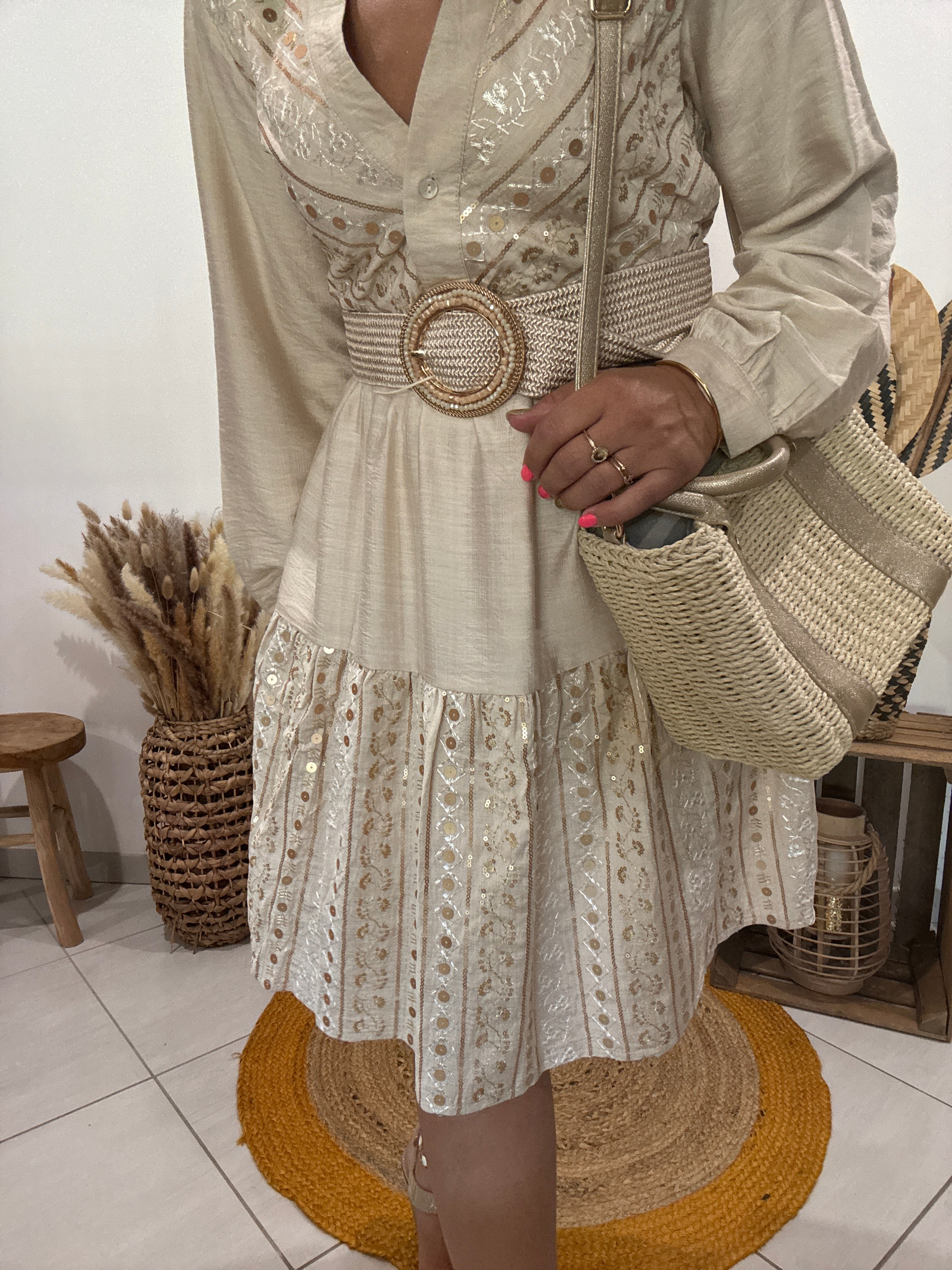 Robe courte fluide à broderies beige