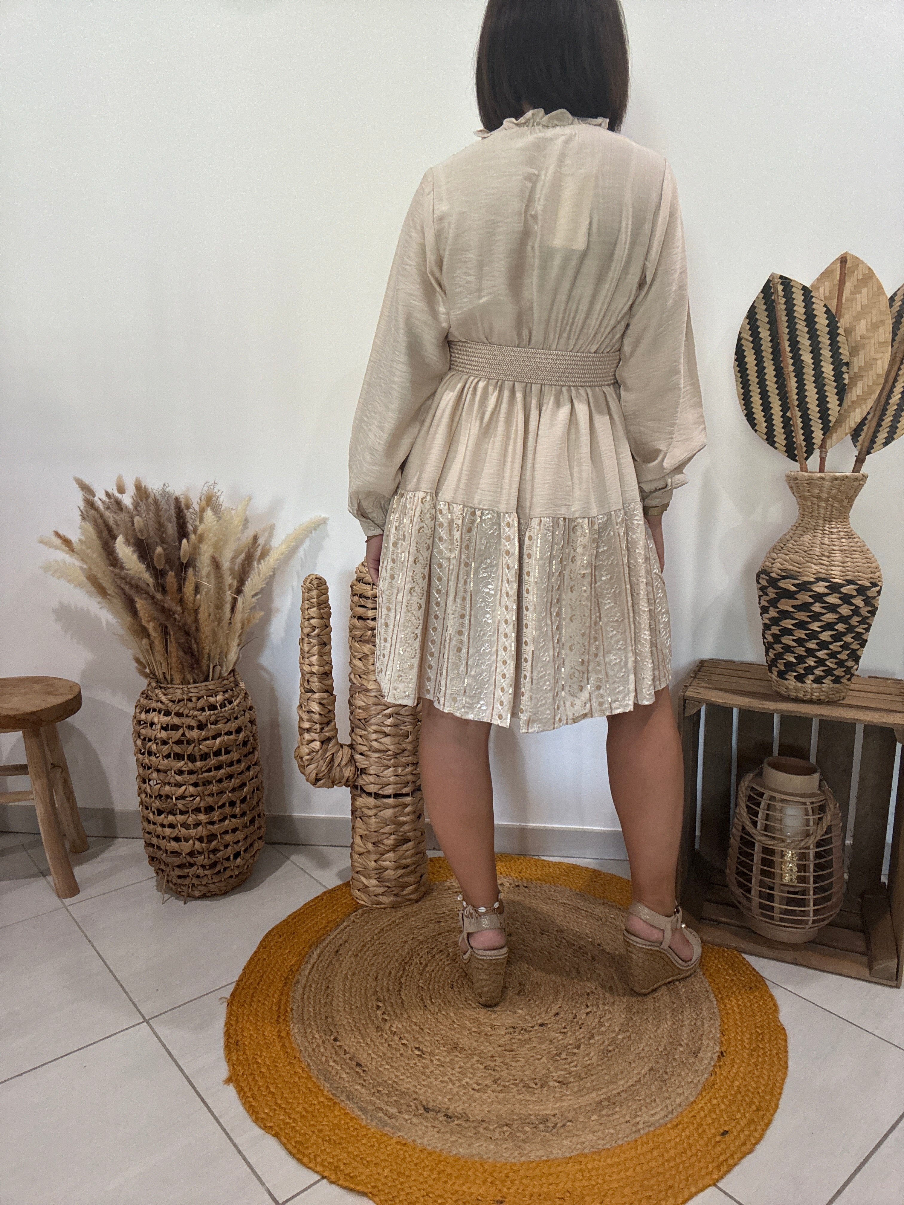 Robe courte fluide à broderies beige