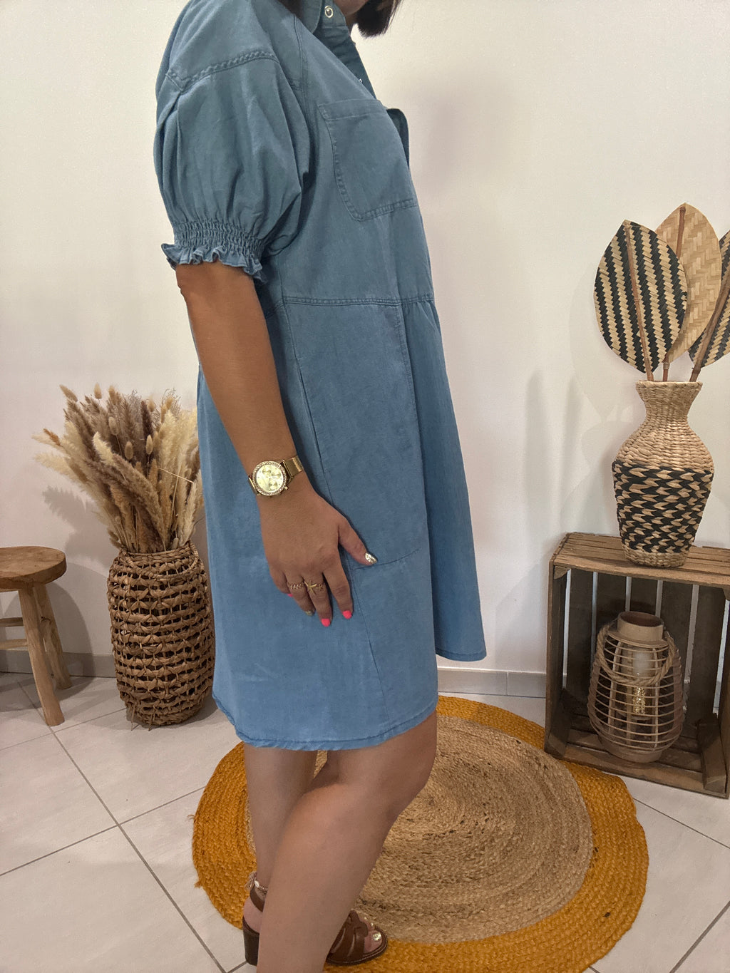 Robe en jean bleu à manches bouffantes