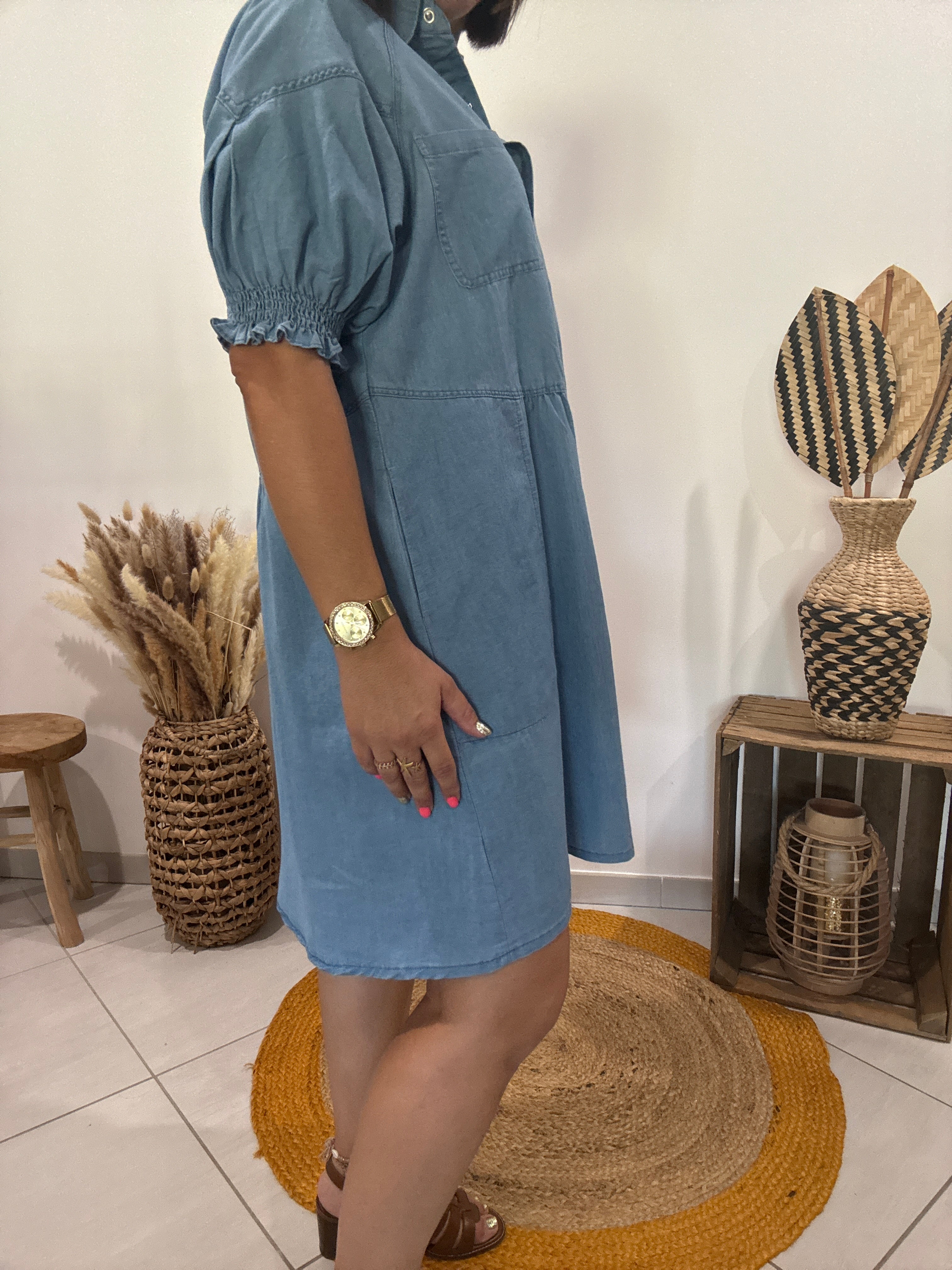 Robe en jean bleu à manches bouffantes