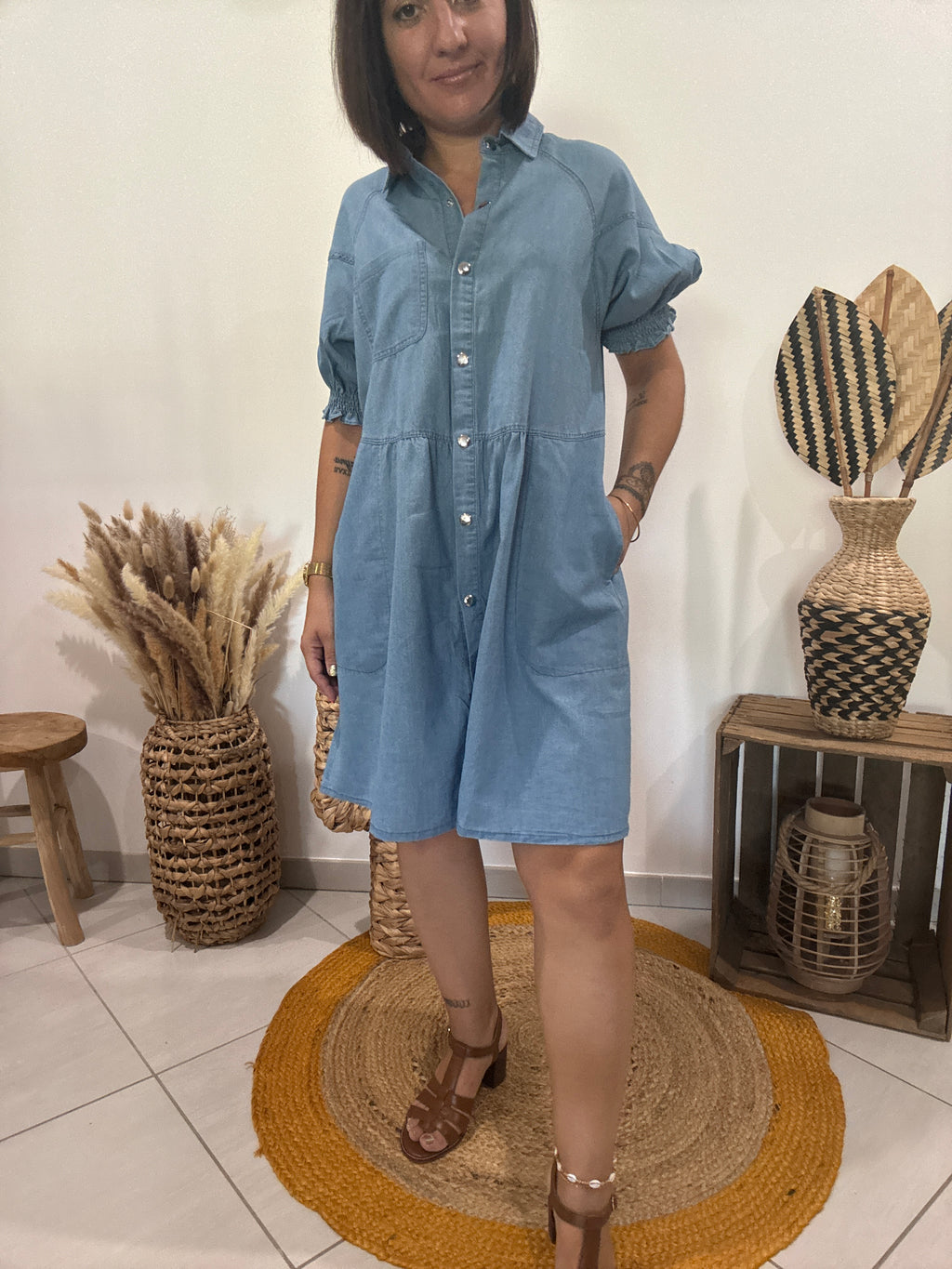 Robe en jean bleu à manches bouffantes