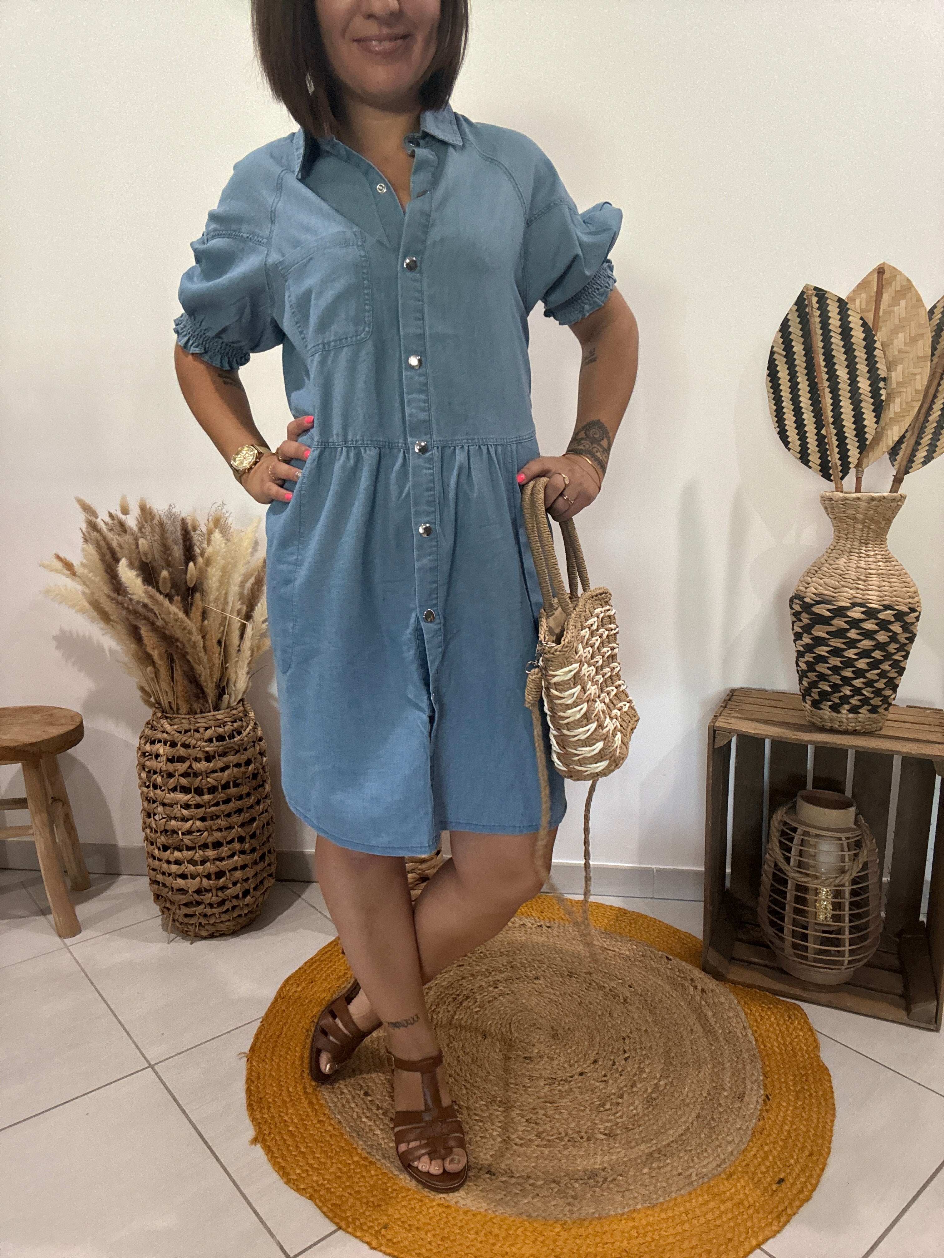 Robe en jean bleu à manches bouffantes