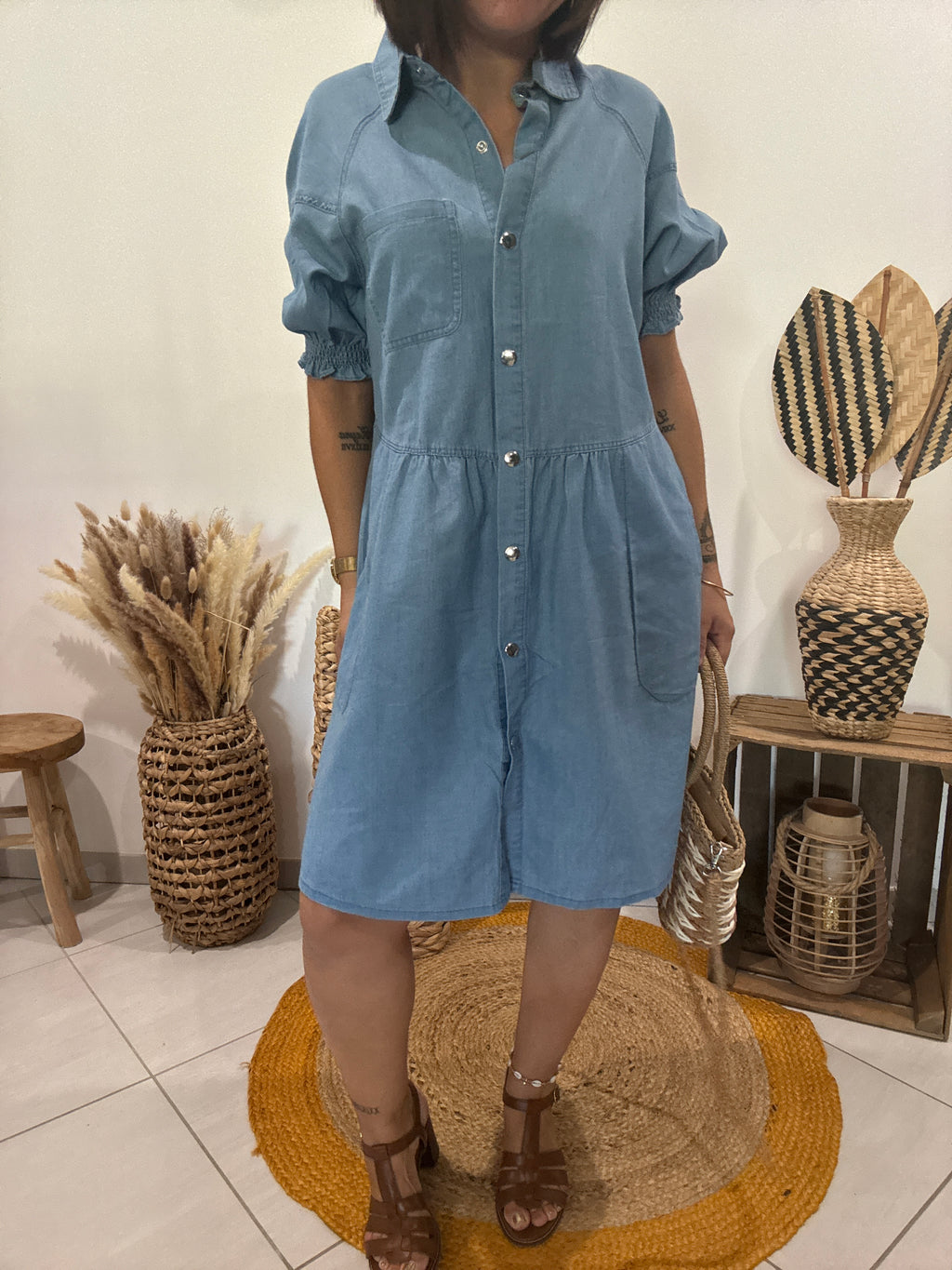 Robe en jean bleu à manches bouffantes
