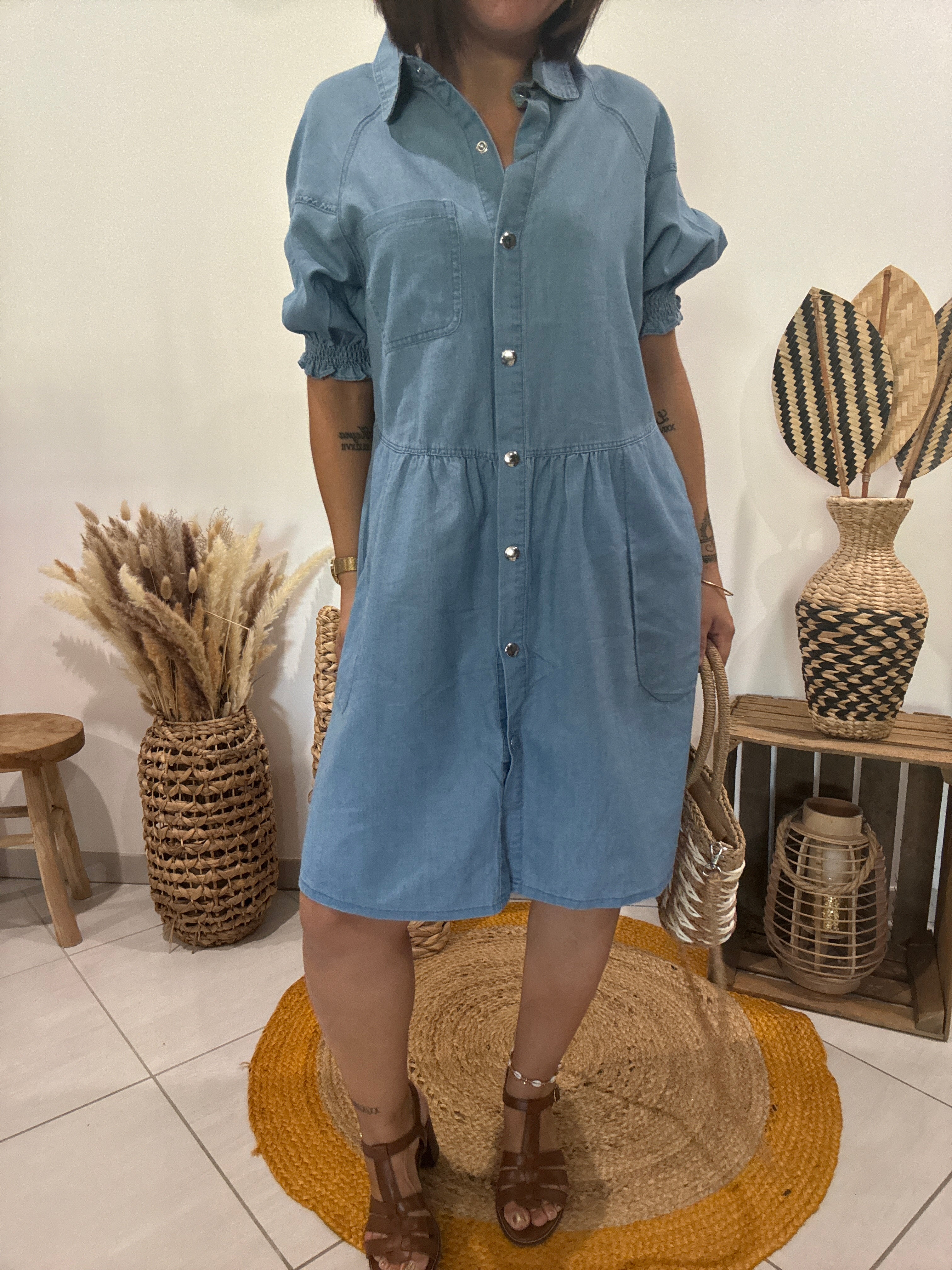 Robe en jean bleu à manches bouffantes