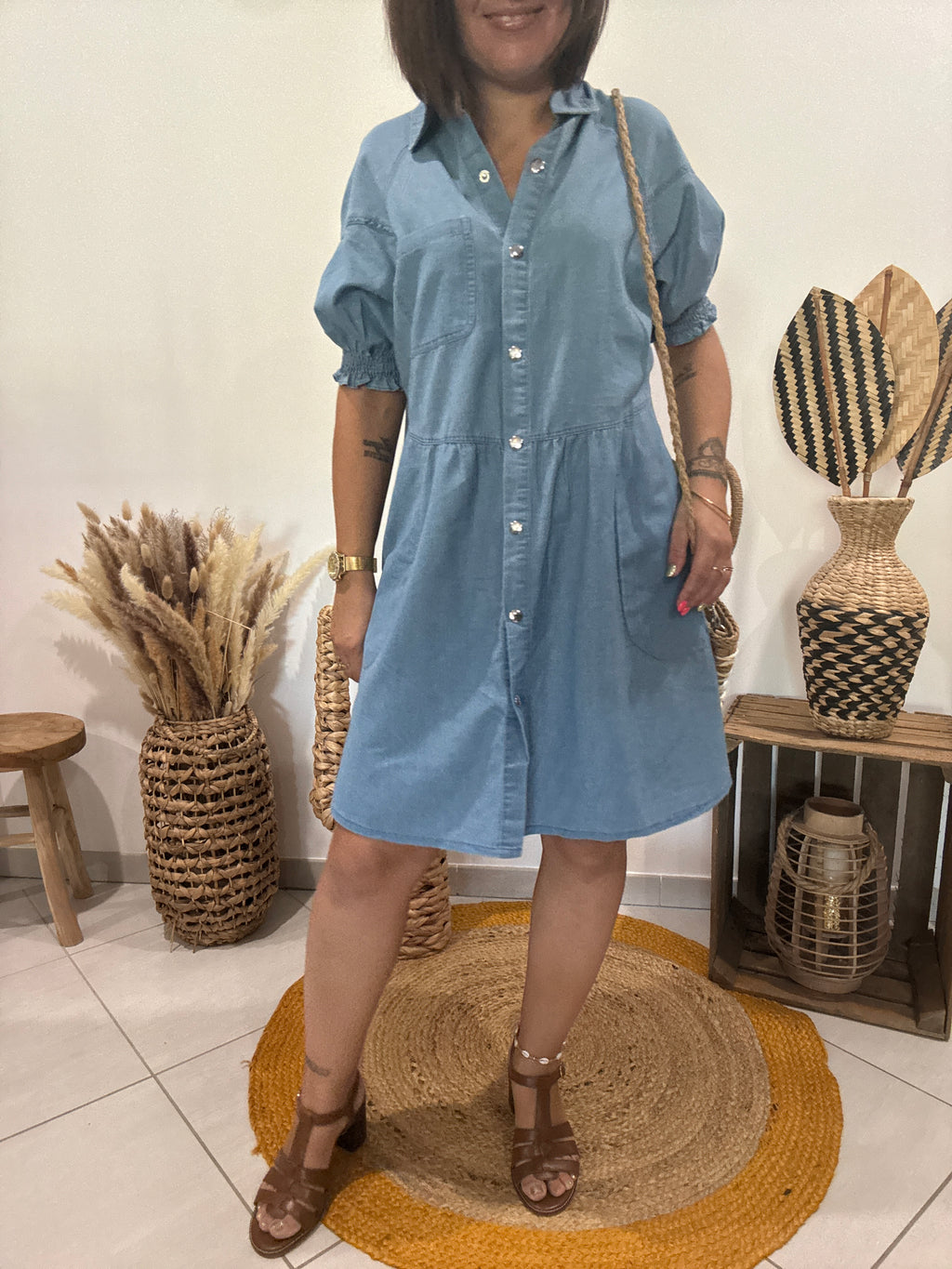 Robe en jean bleu à manches bouffantes