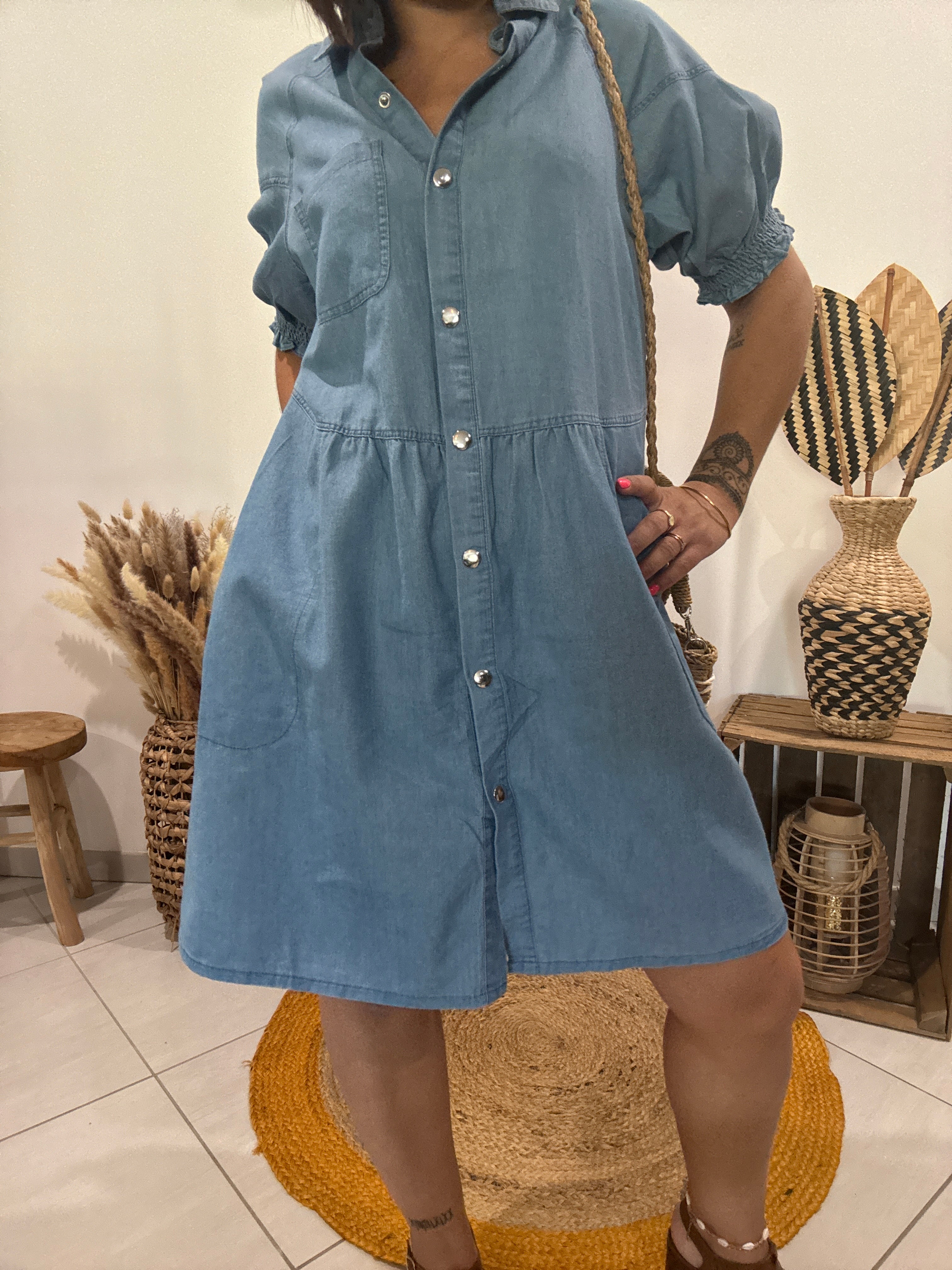 Robe en jean bleu à manches bouffantes