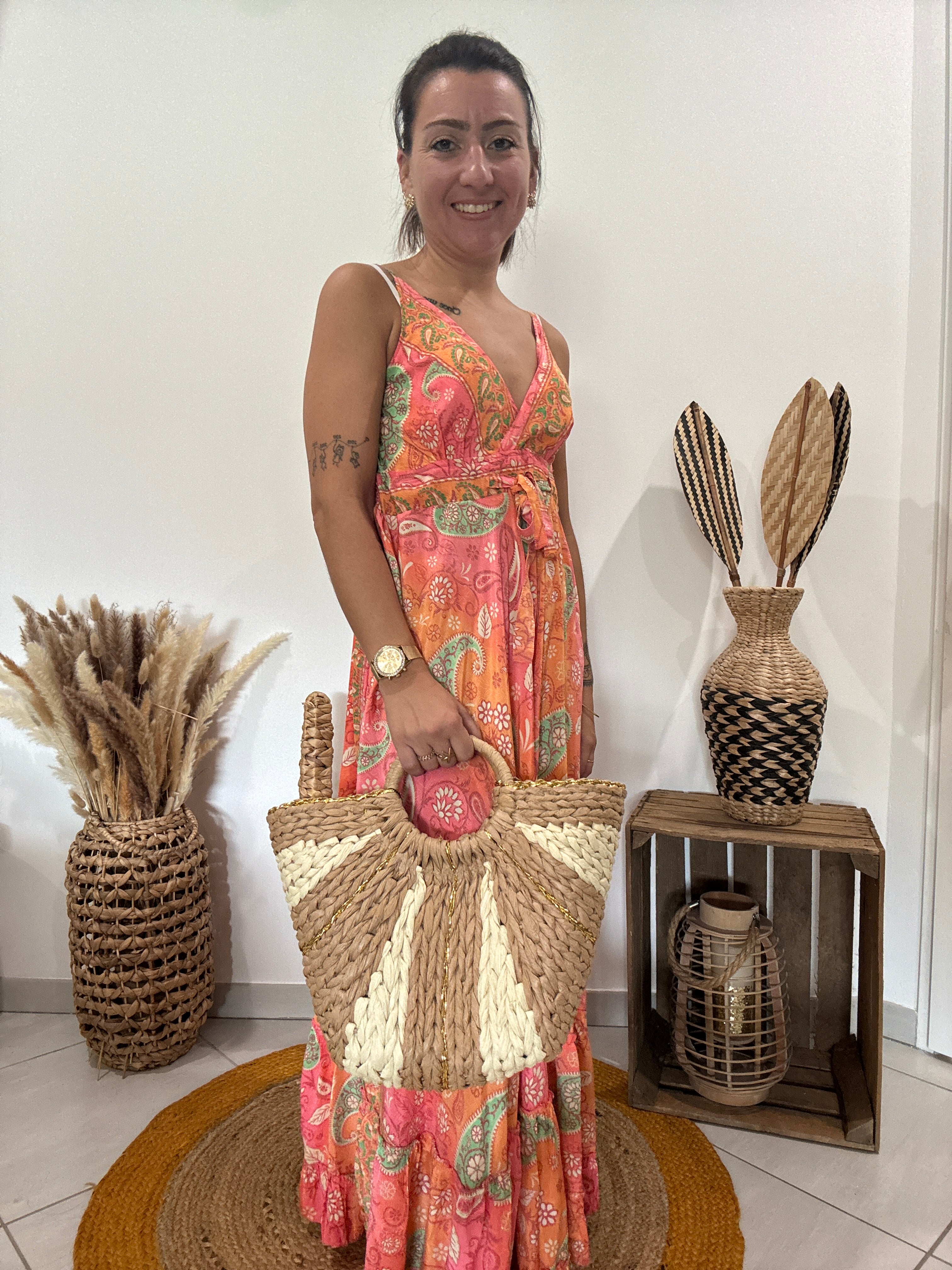 Sac panier tressé bicolore avec détails dorés