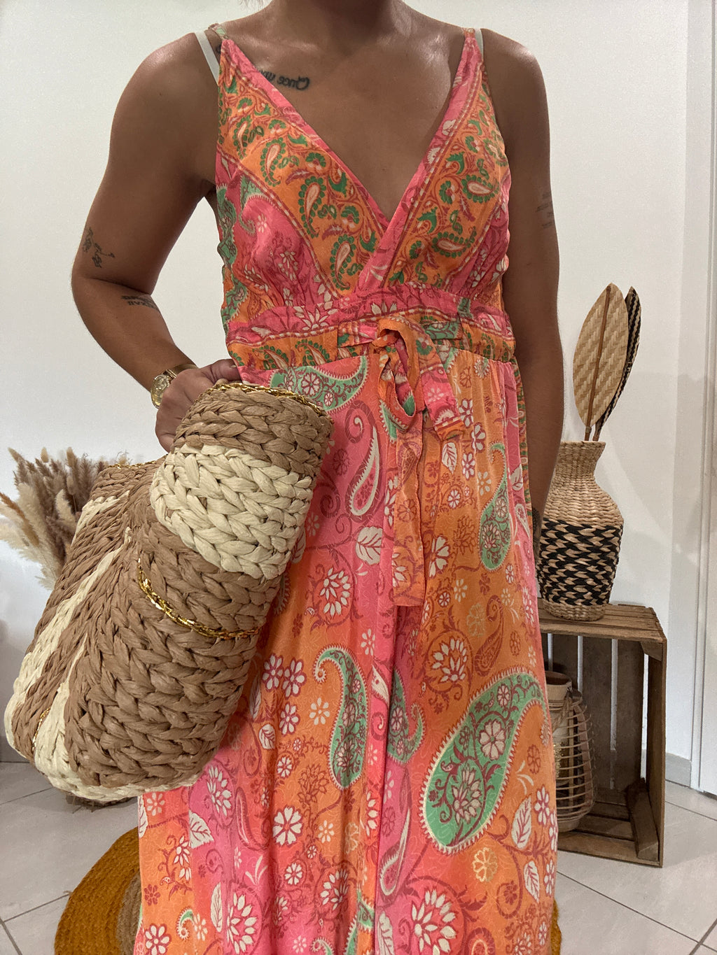 Sac panier tressé bicolore avec détails dorés